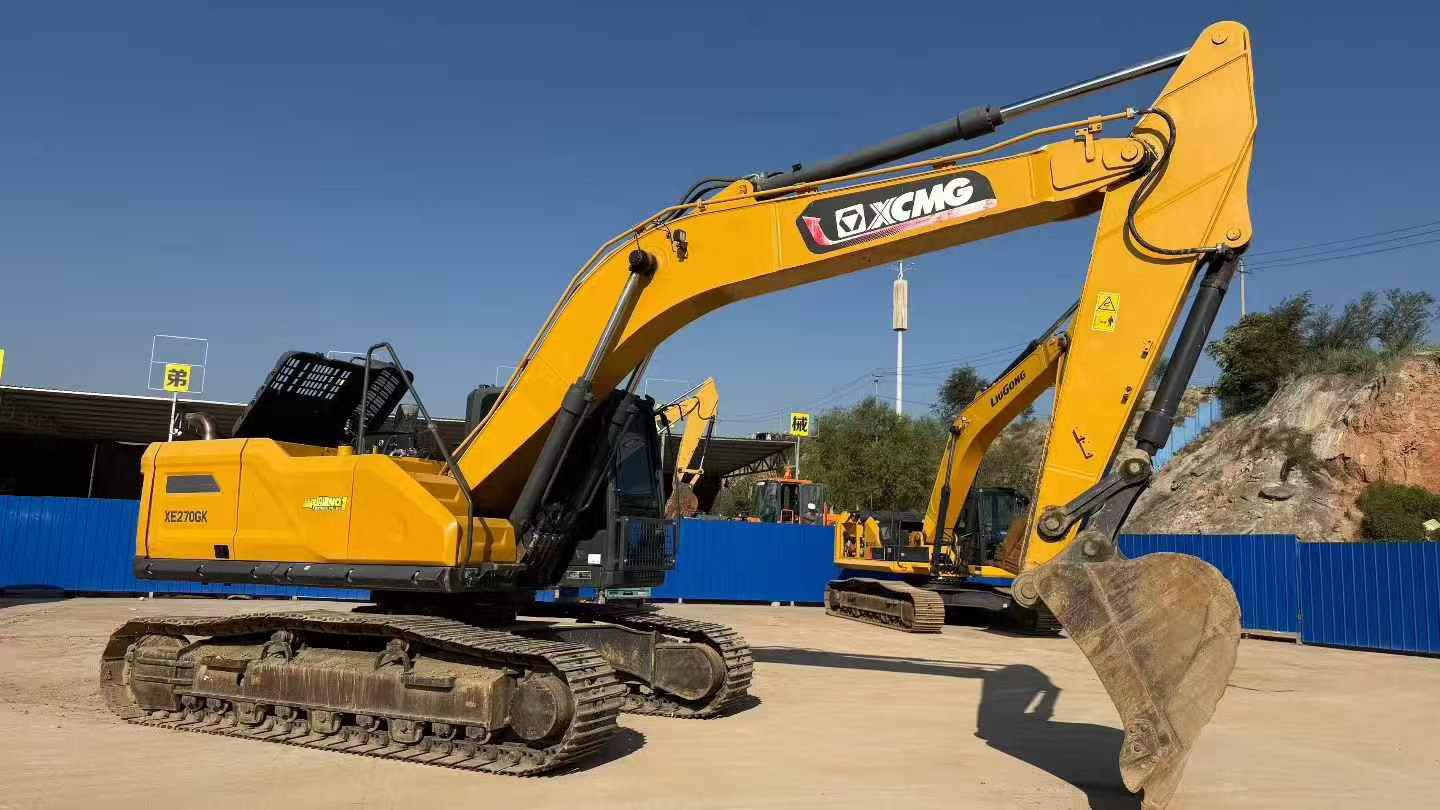 Compre Escavadeira XCMG XE270DK Usada / 2