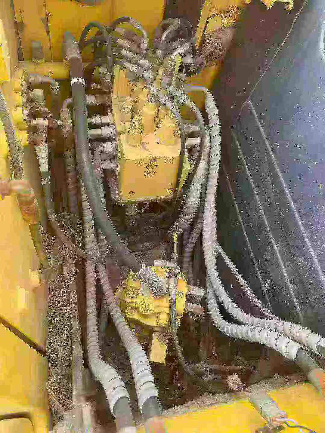 شراء حفارة Hyundai R80G مستعملة / 8