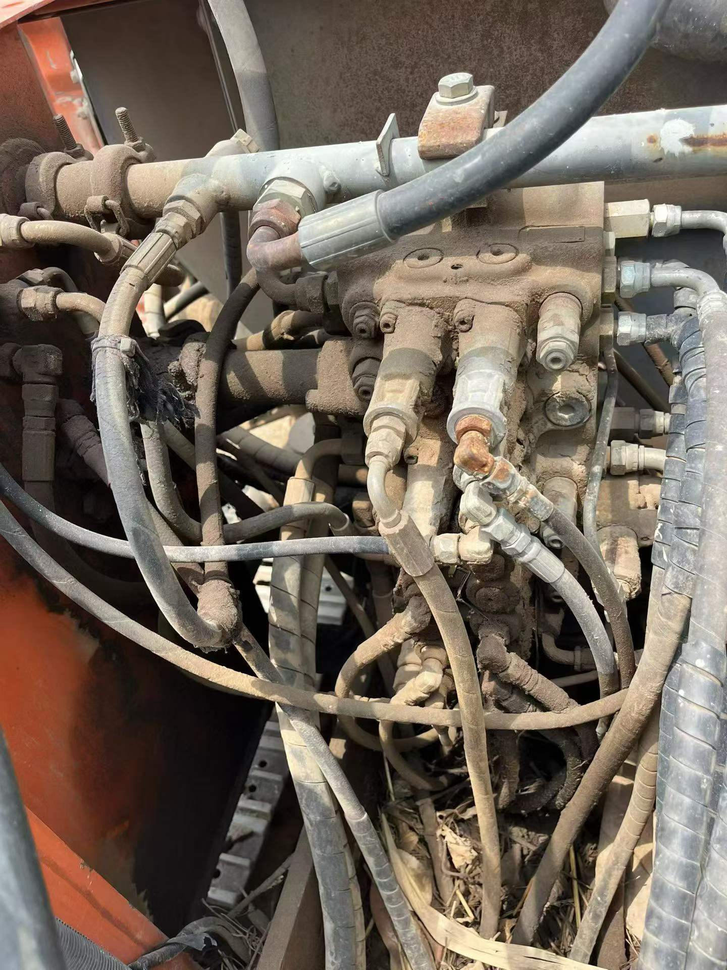 شراء حفارة Hitachi ZX60 مستعملة / 3