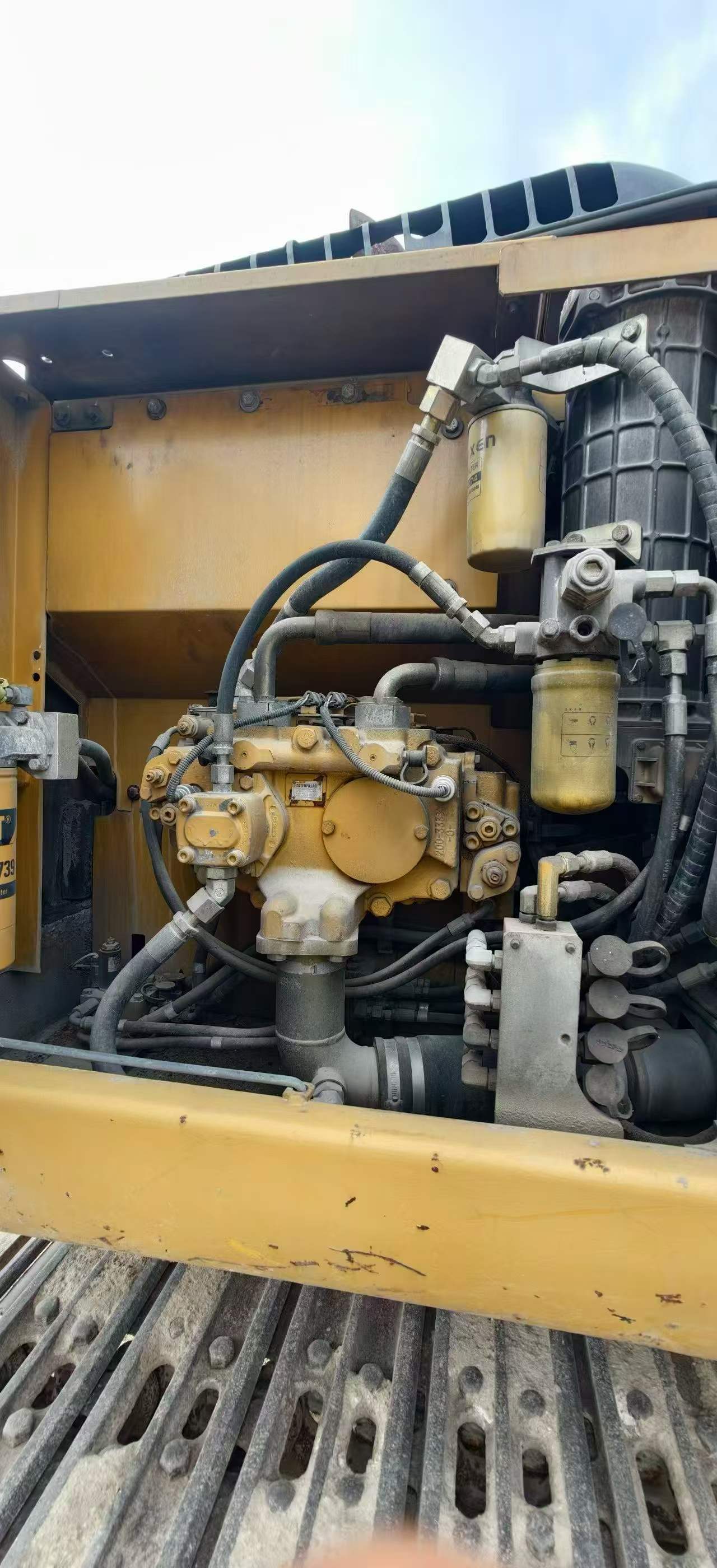شراء حفارة Caterpillar 323 مستعملة / 5