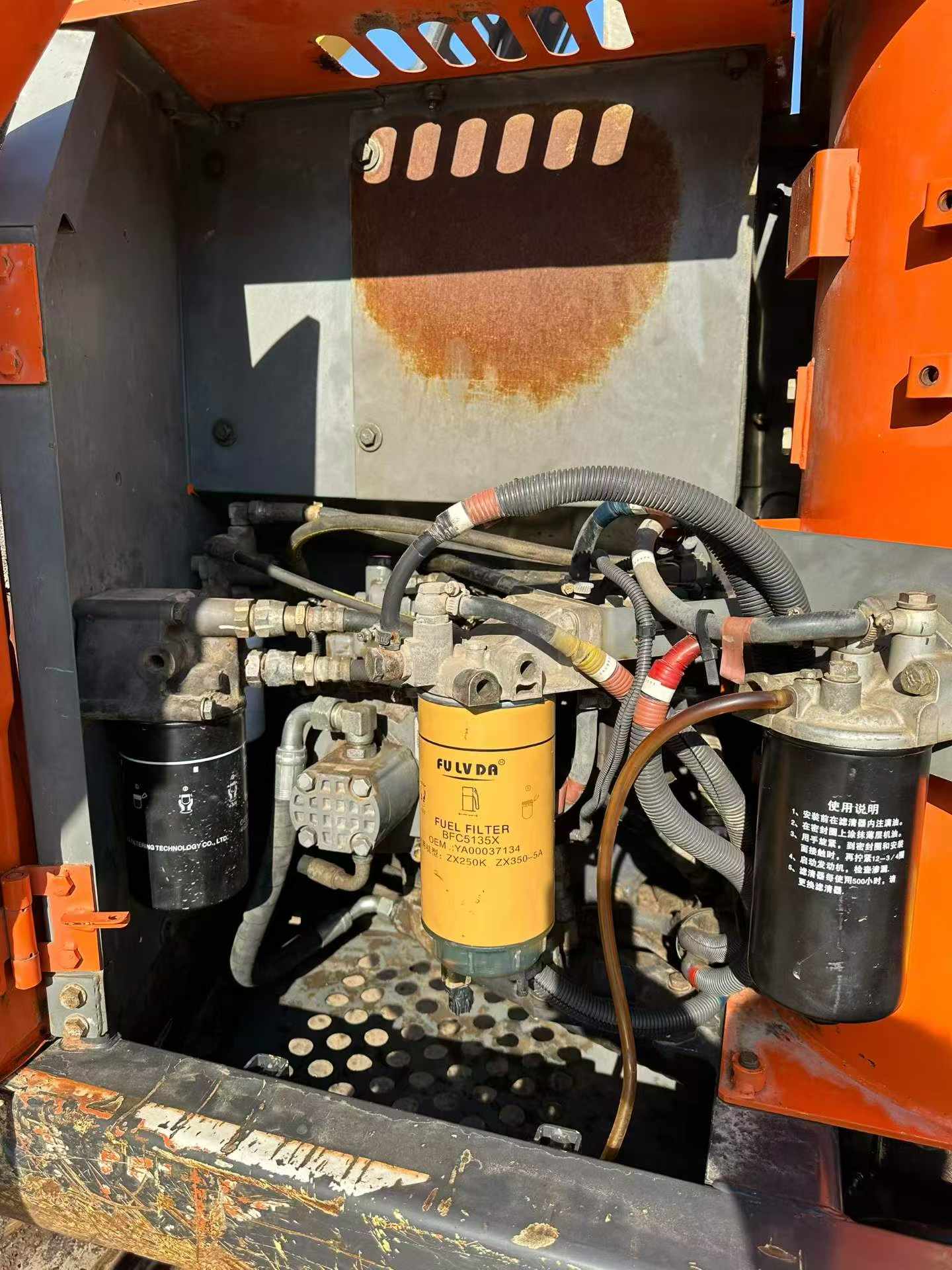شراء حفارة Hitachi ZX130-5A مستعملة / 2