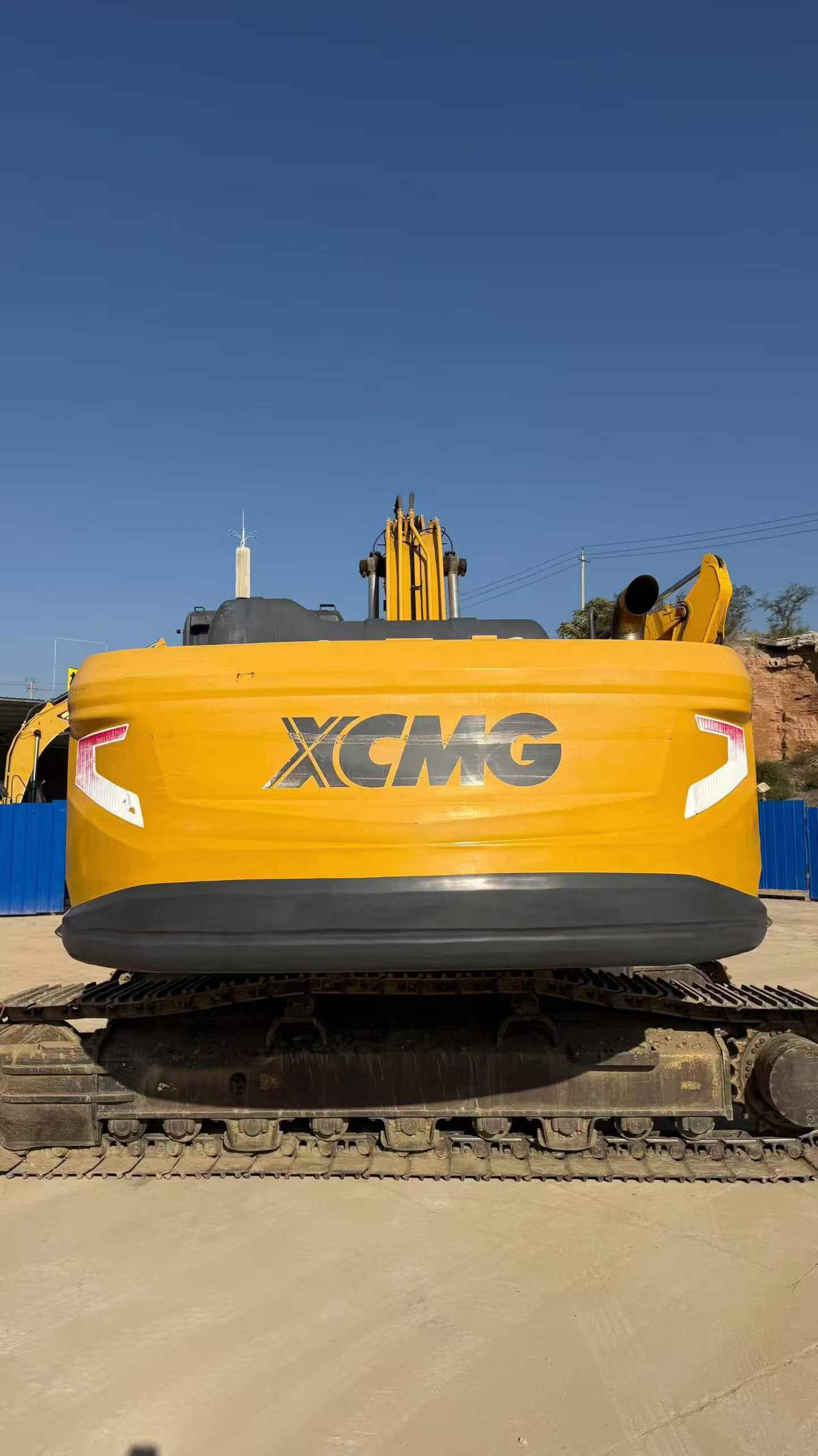 Compre Escavadeira XCMG XE270DK Usada / 5