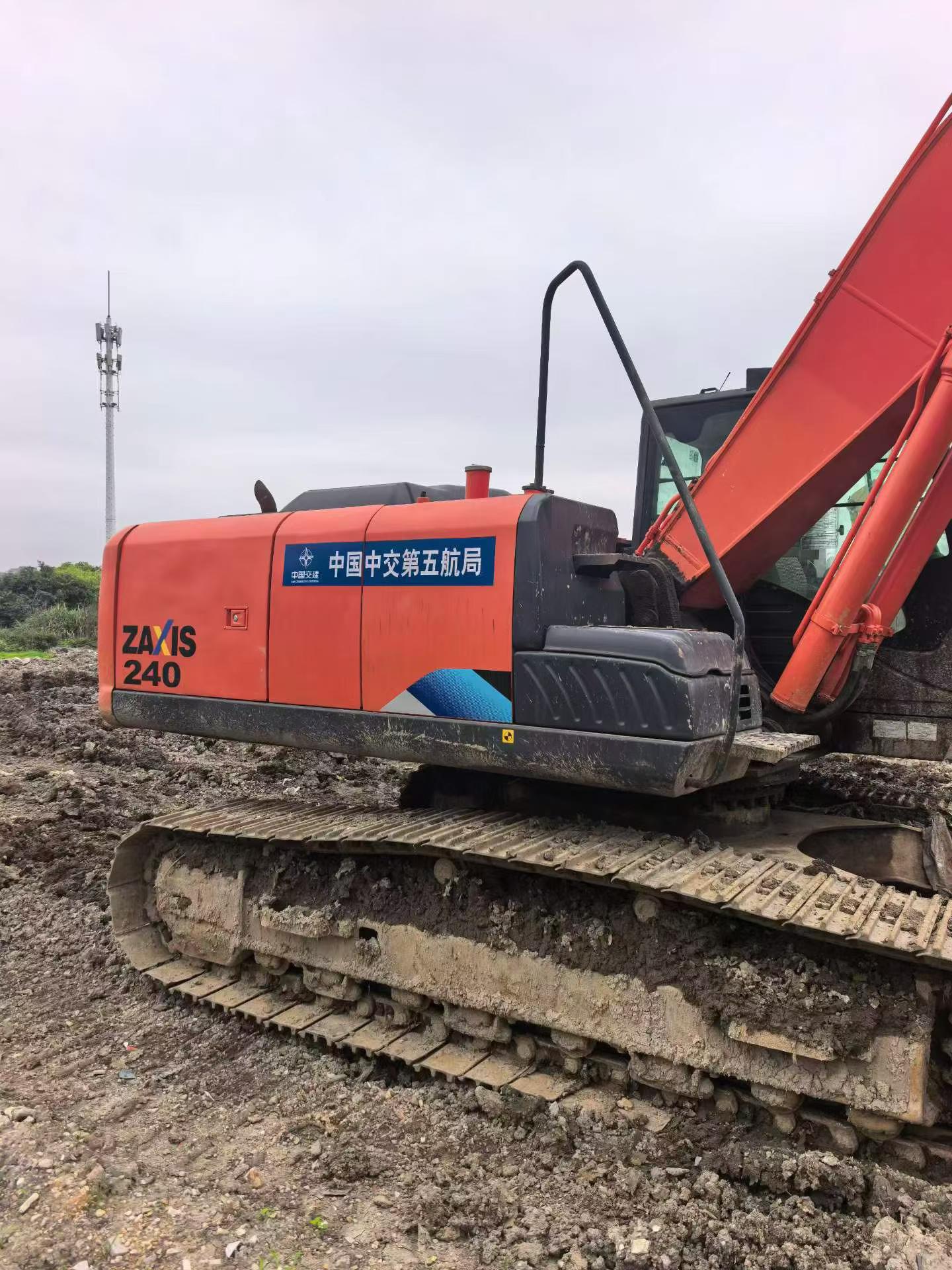 Buy Hitachi ZX240 Used Excavator / 6