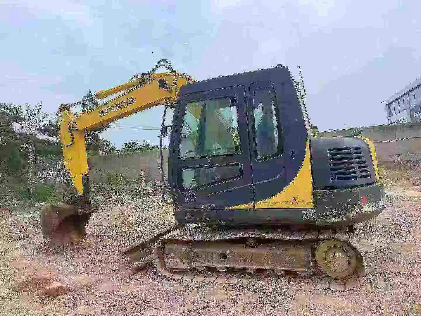 شراء حفارة Hyundai R80G مستعملة / 3