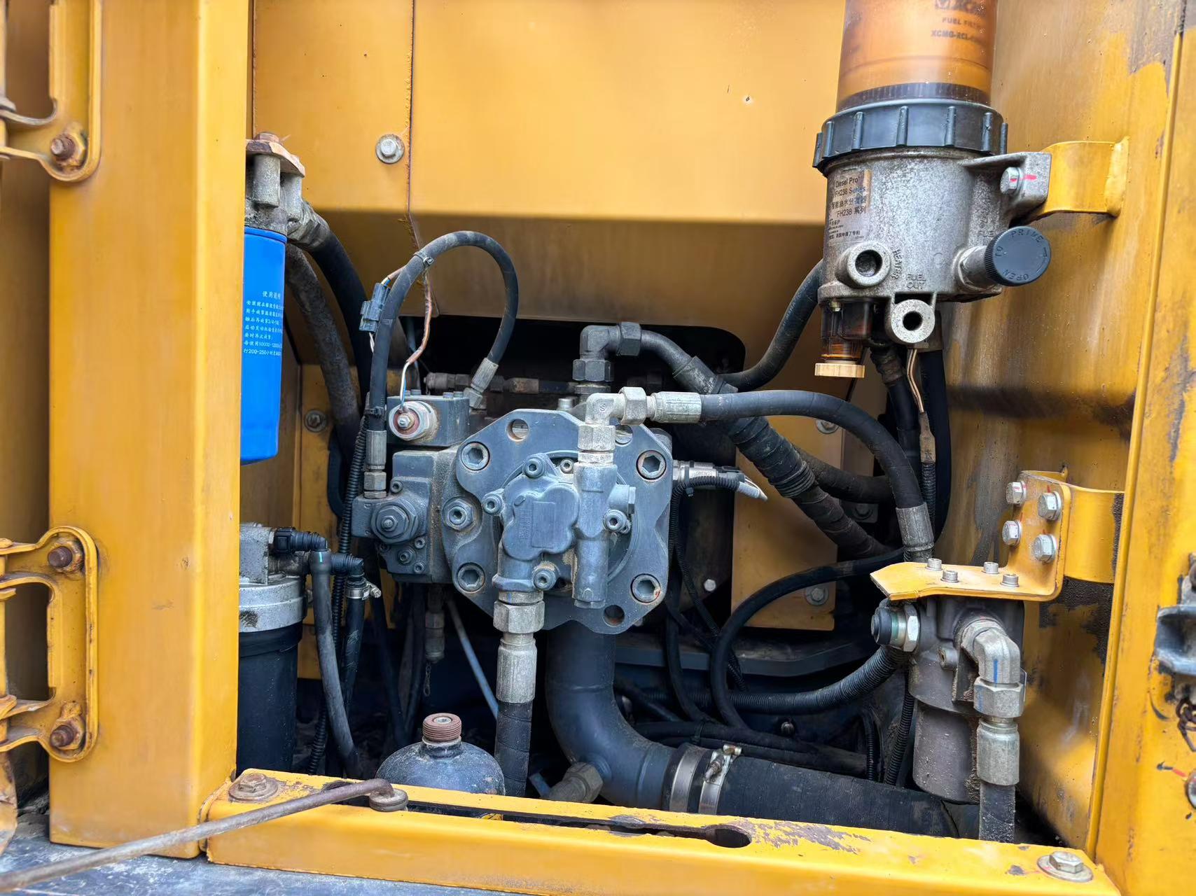 Compre Excavadora XCMG XE135B Usada / 6