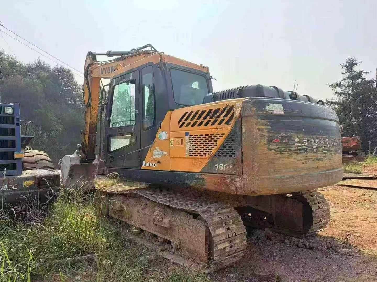 شراء حفارة Hyundai R130W مستعملة / 2