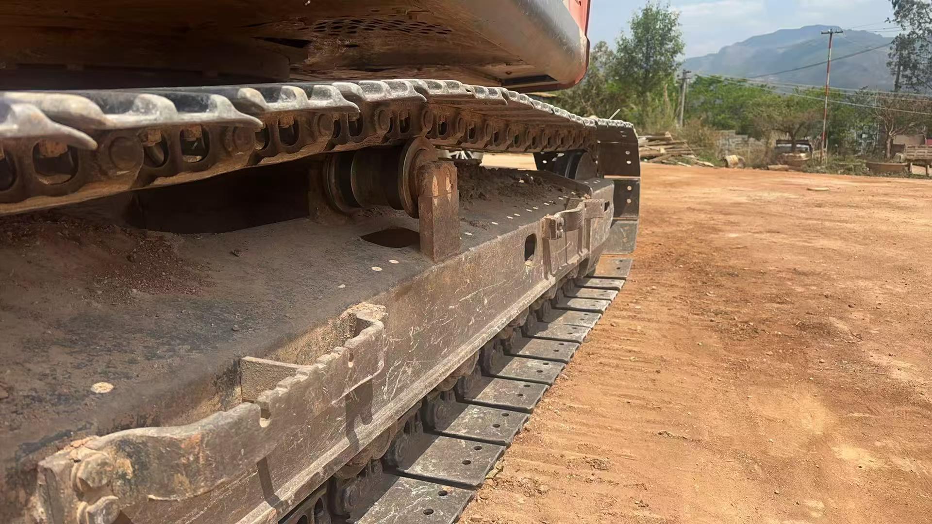 شراء حفارة Hitachi EX130H-5 مستعملة / 3