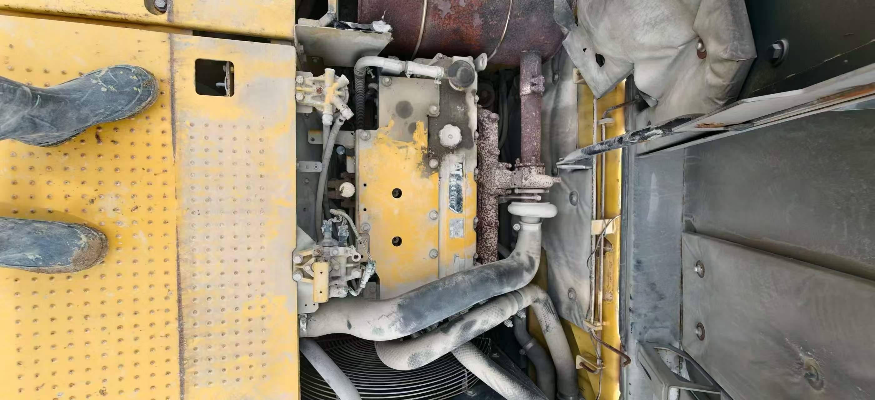 شراء حفارة Caterpillar 323 مستعملة / 9