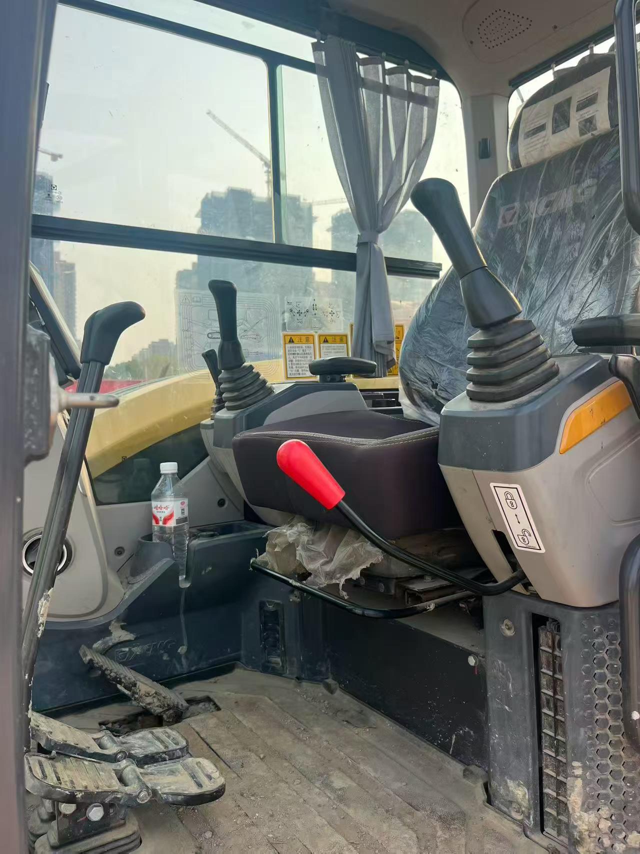 شراء حفارة XCMG XE60 مستعملة / 9