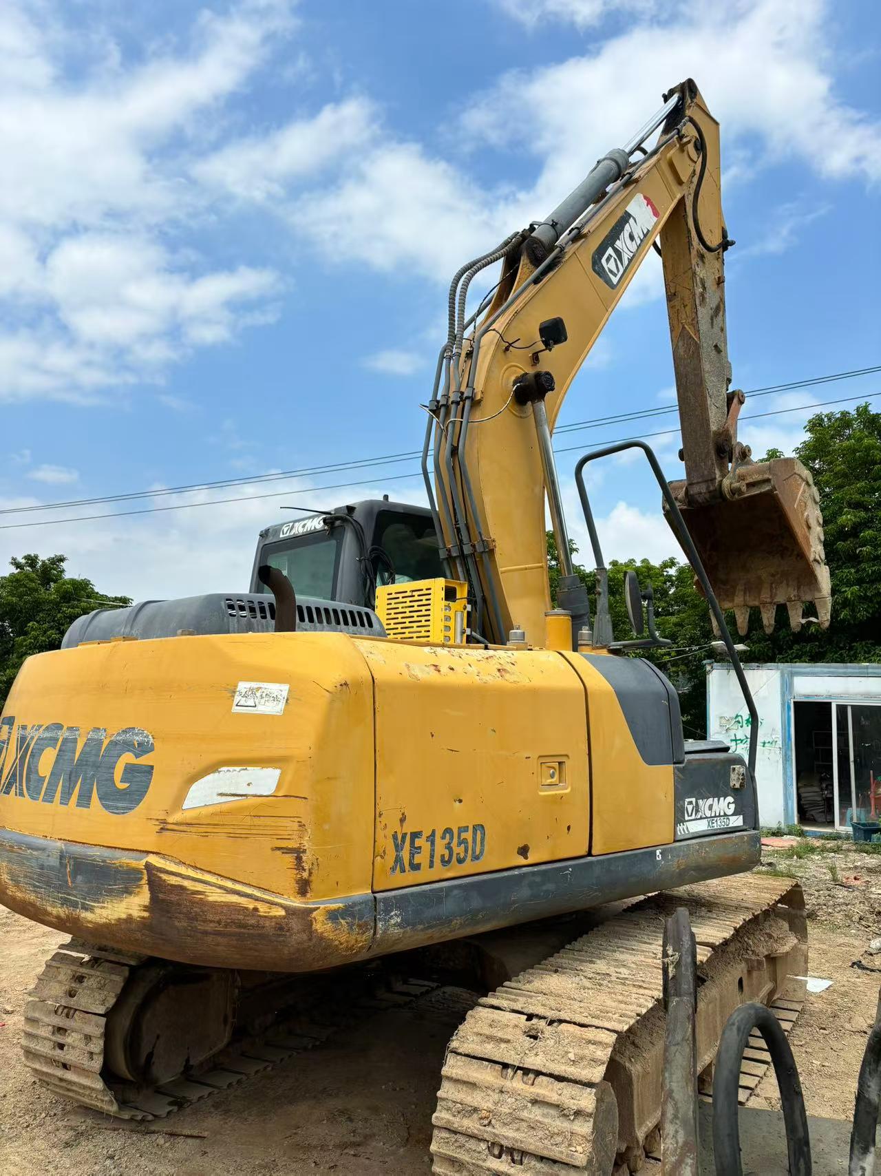 Compre Excavadora XCMG XE135B Usada / 3