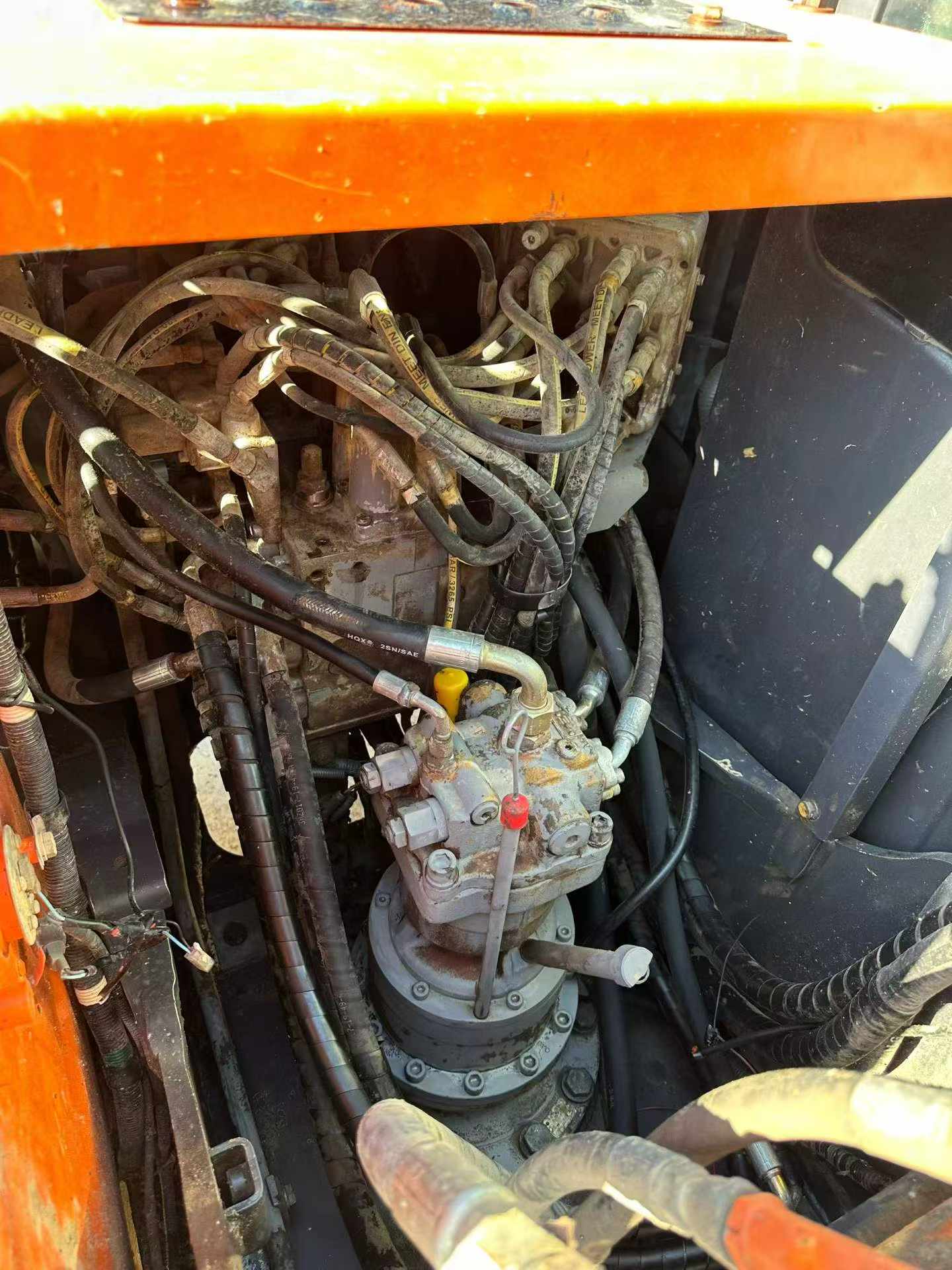 شراء حفارة Hitachi ZX130-5A مستعملة / 3