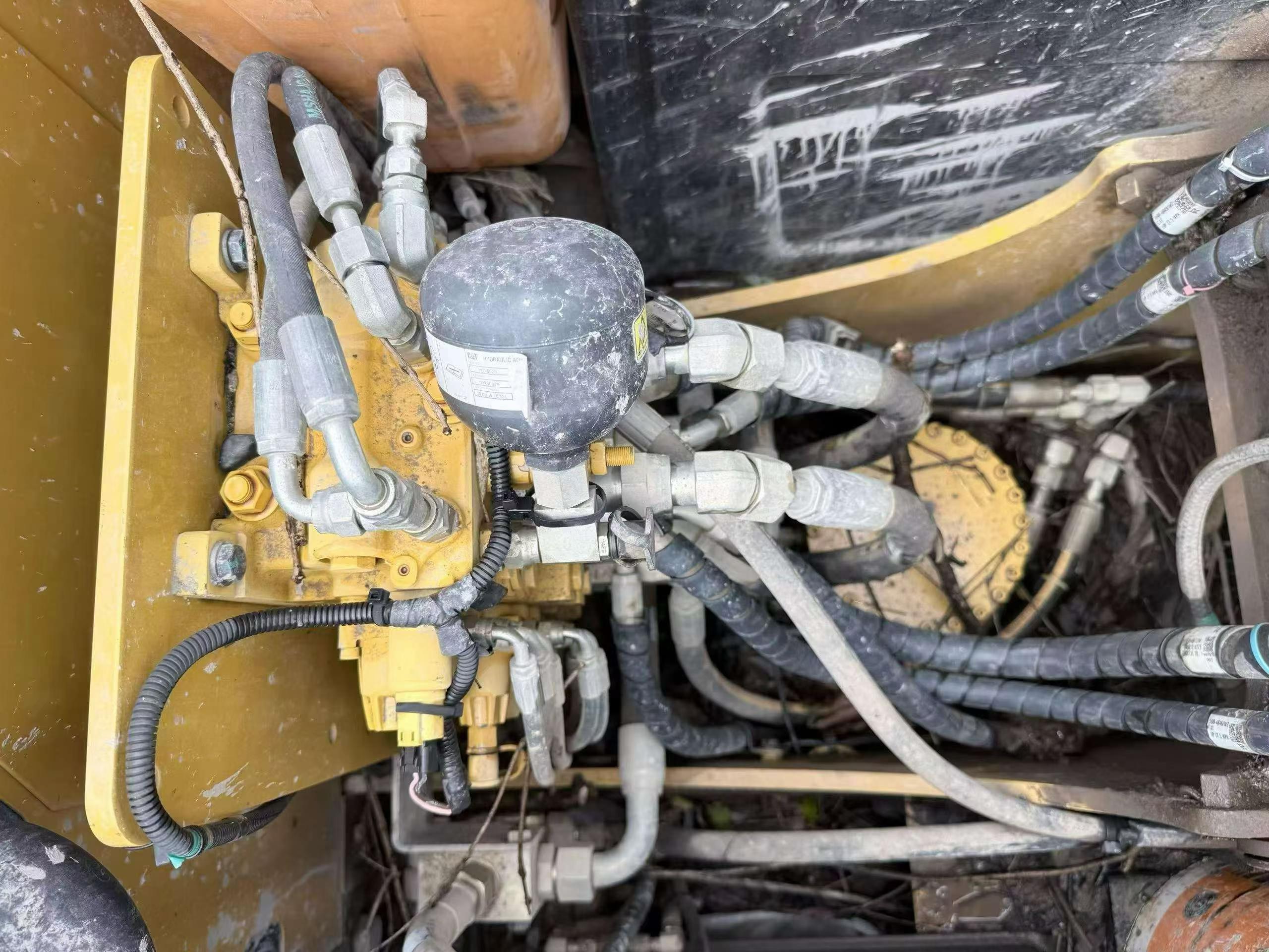 شراء حفارة Caterpillar 307B مستعملة / 6