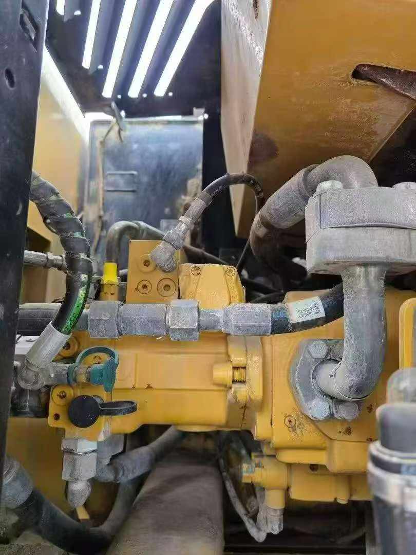 Compre Excavadora Caterpillar CT150-8 Usada / 6