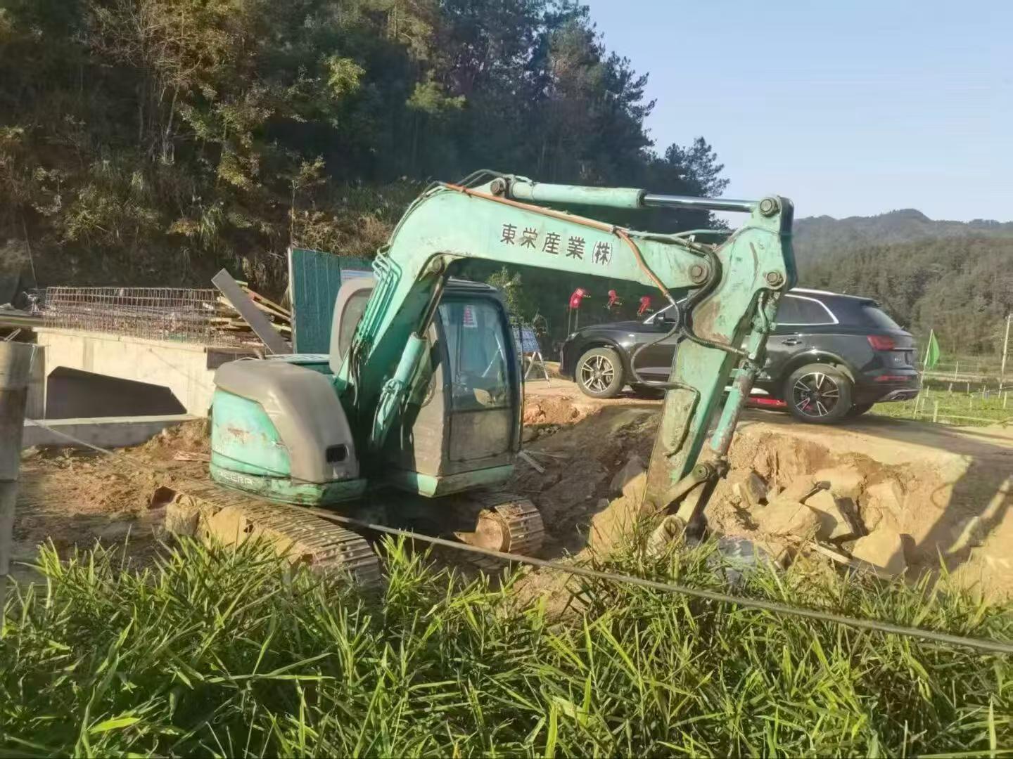 شراء حفارة Kobelco SK70SR مستعملة / 2