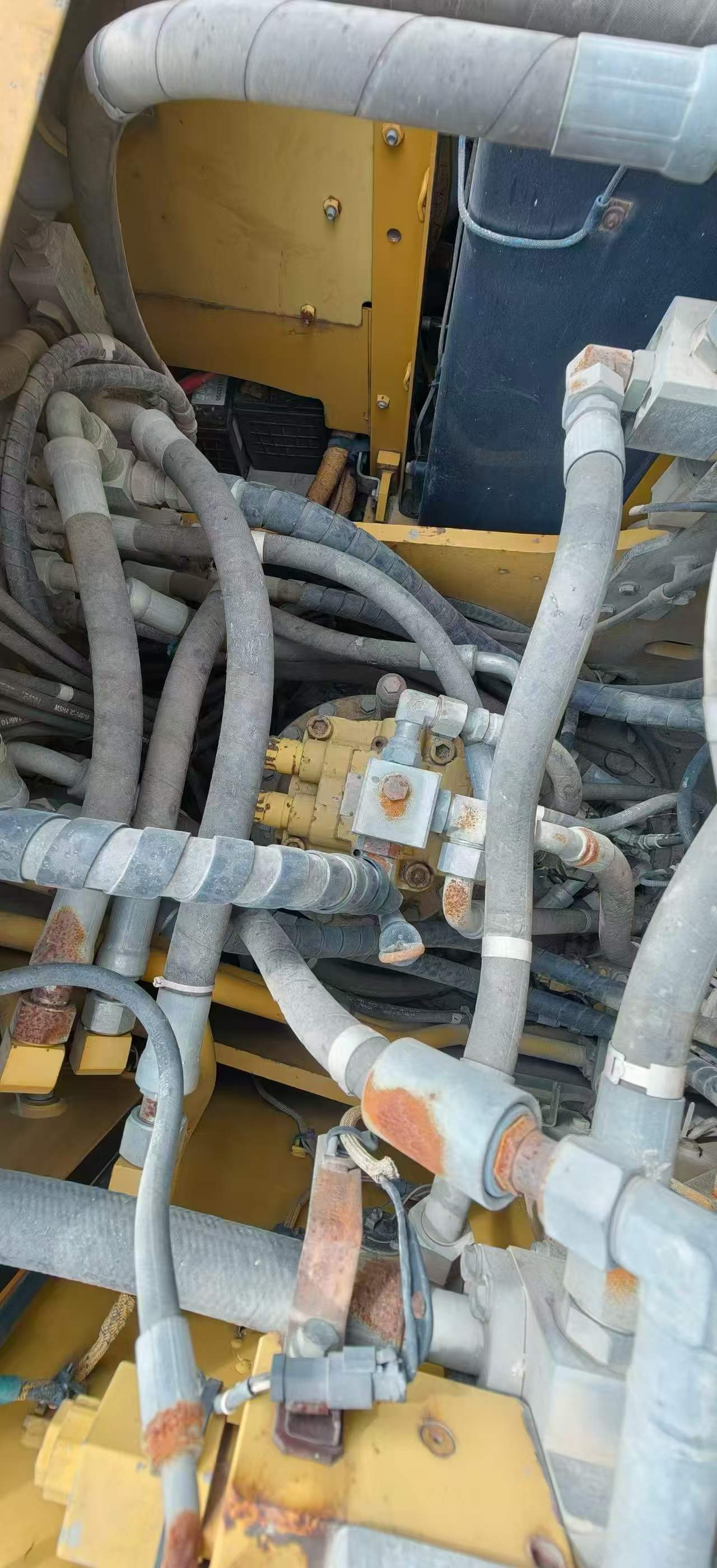 شراء حفارة Caterpillar 323 مستعملة / 7