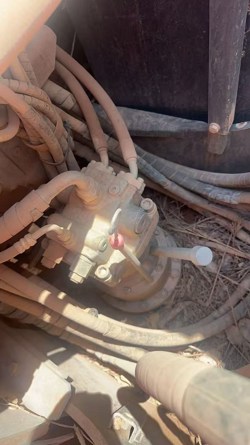 شراء حفارة Hitachi EX130H-5 مستعملة / 2