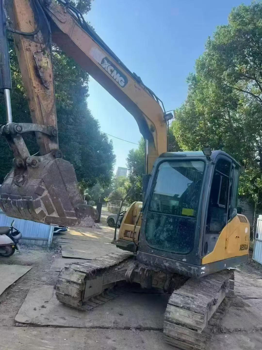 شراء حفارة XCMG XE75C مستعملة / 7