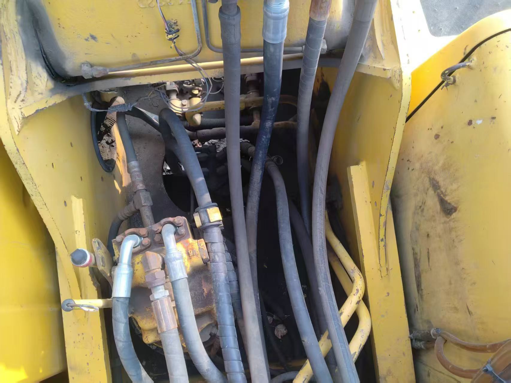 Купить Подержанный Экскаватор Komatsu PC200 / 4 Купить Подержанный Экскаватор Komatsu PC200 / 4