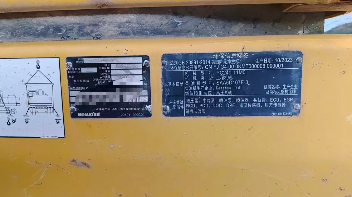 Compre Escavadeira Komatsu PC240-6 Usada / 6