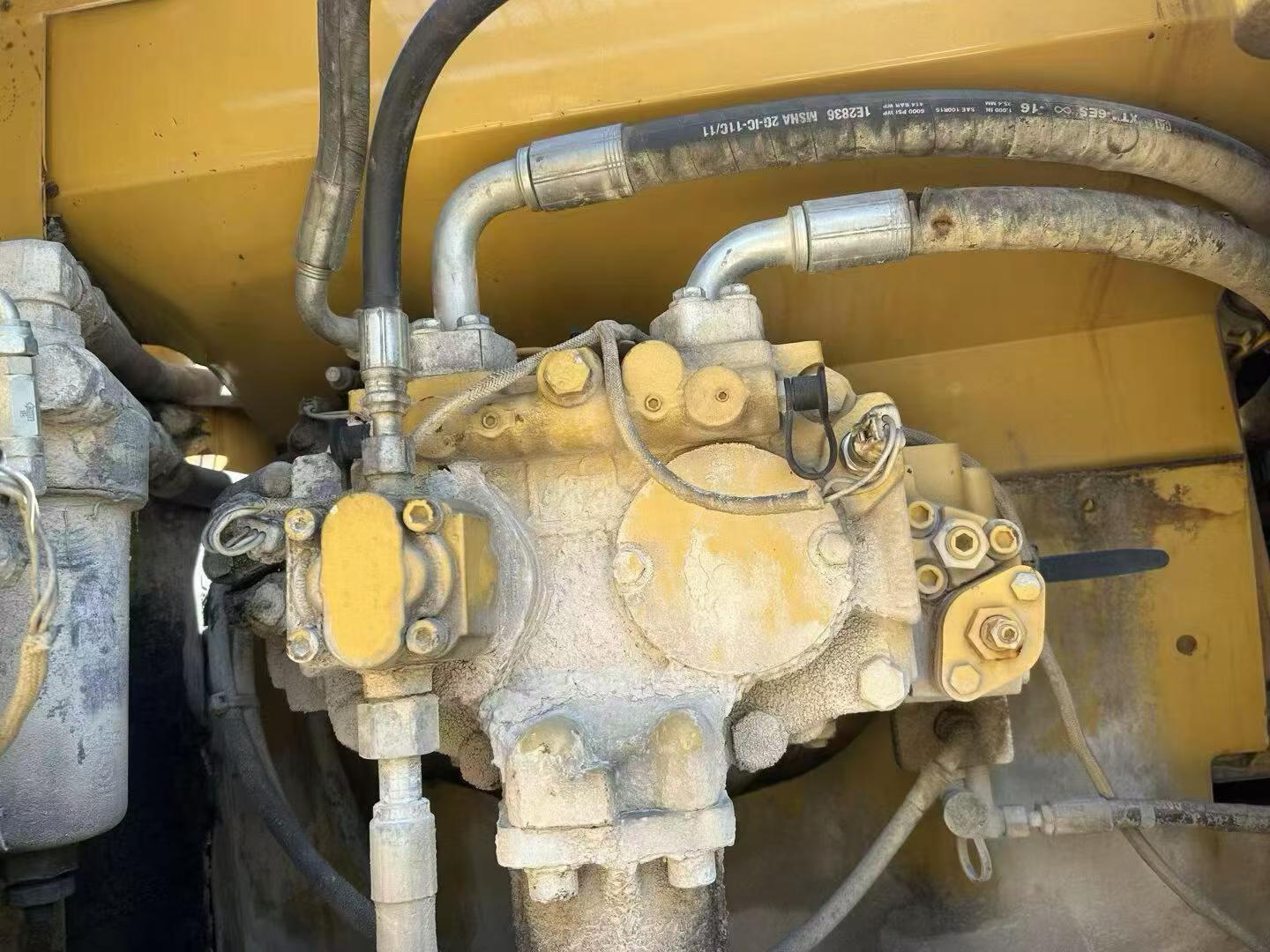 Compre Escavadeira Caterpillar 330B Usada / 6