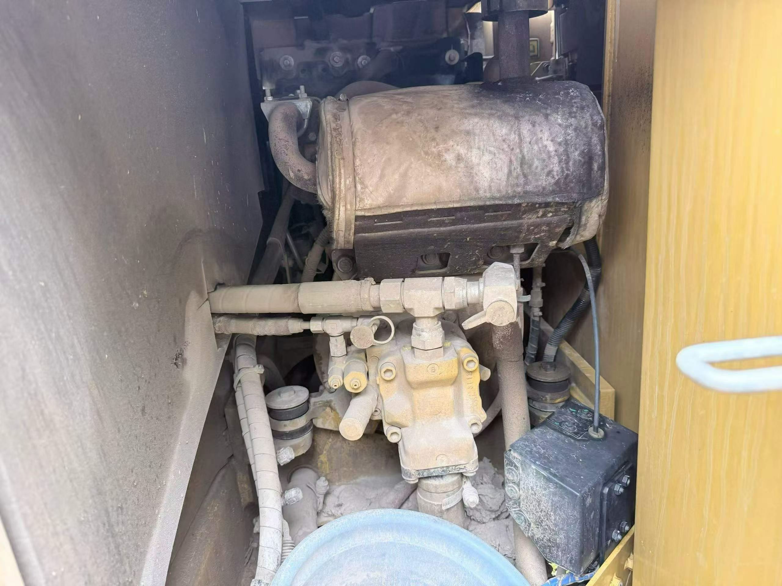 شراء حفارة Caterpillar 307B مستعملة / 3