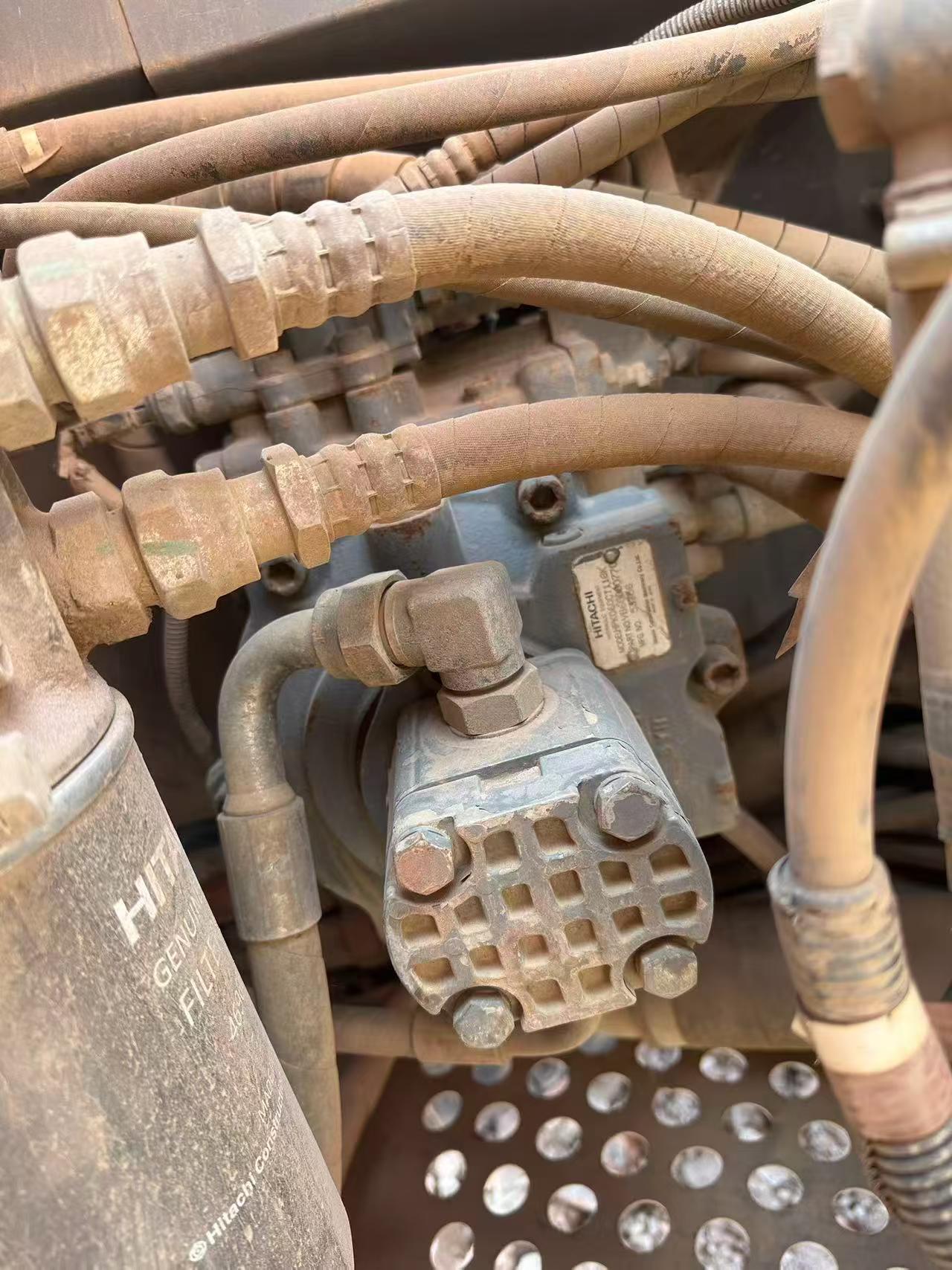 شراء حفارة Hitachi EX130H-5 مستعملة / 5
