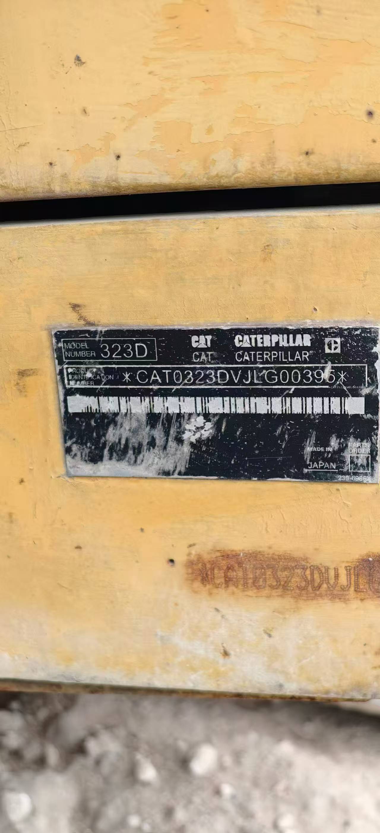شراء حفارة Caterpillar 323 مستعملة / 4