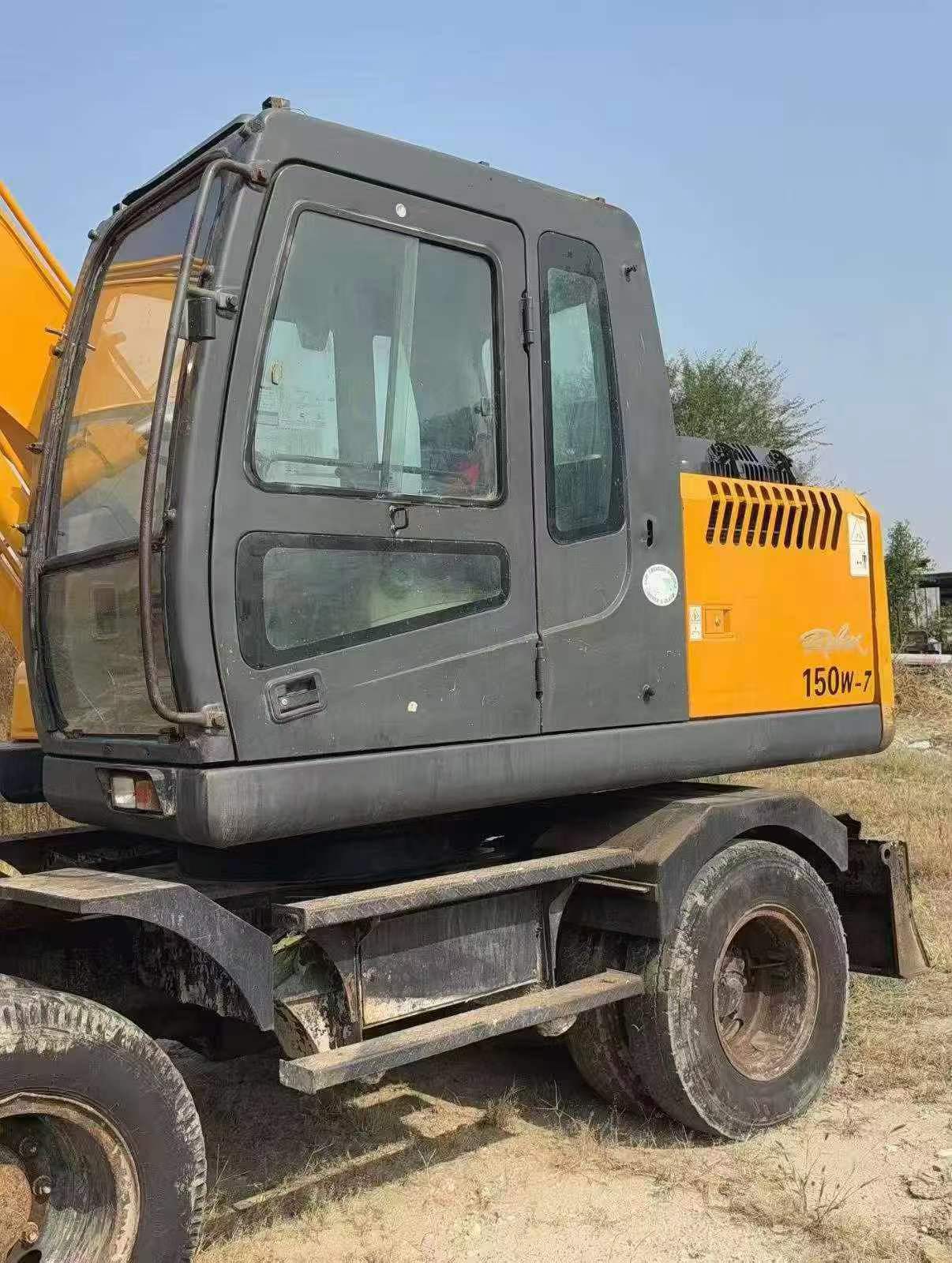 شراء حفارة Hyundai R150-7 مستعملة / 3