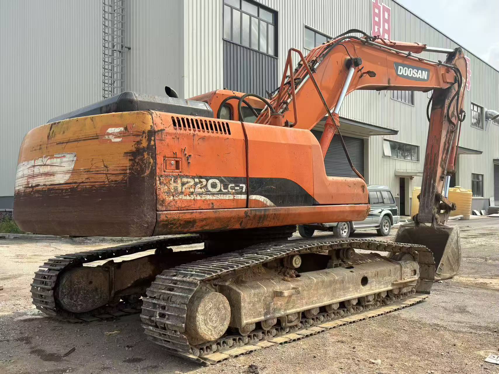 شراء حفارة Doosan DH225-7 مستعملة / 2