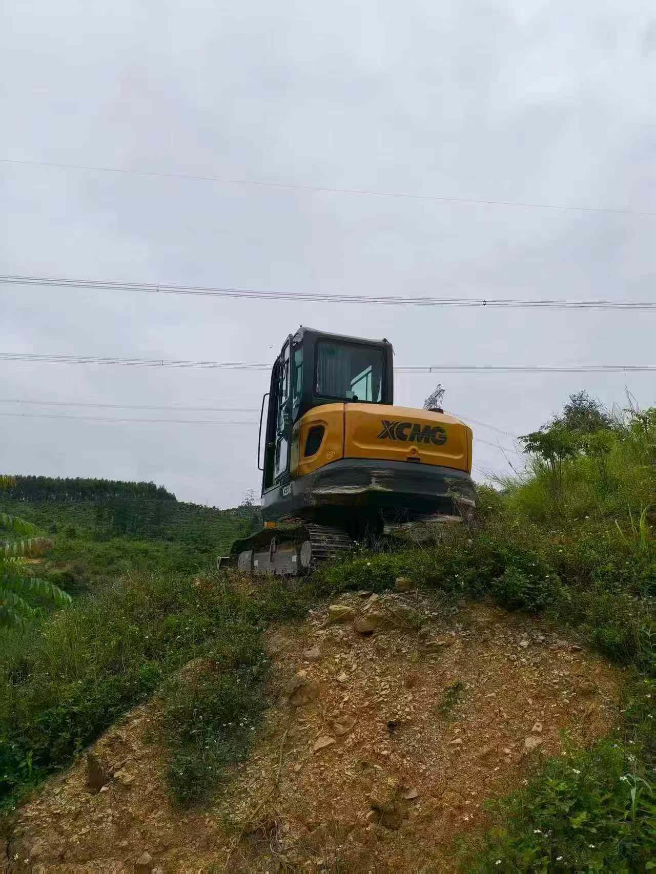 شراء حفارة XCMG XE60 مستعملة / 2