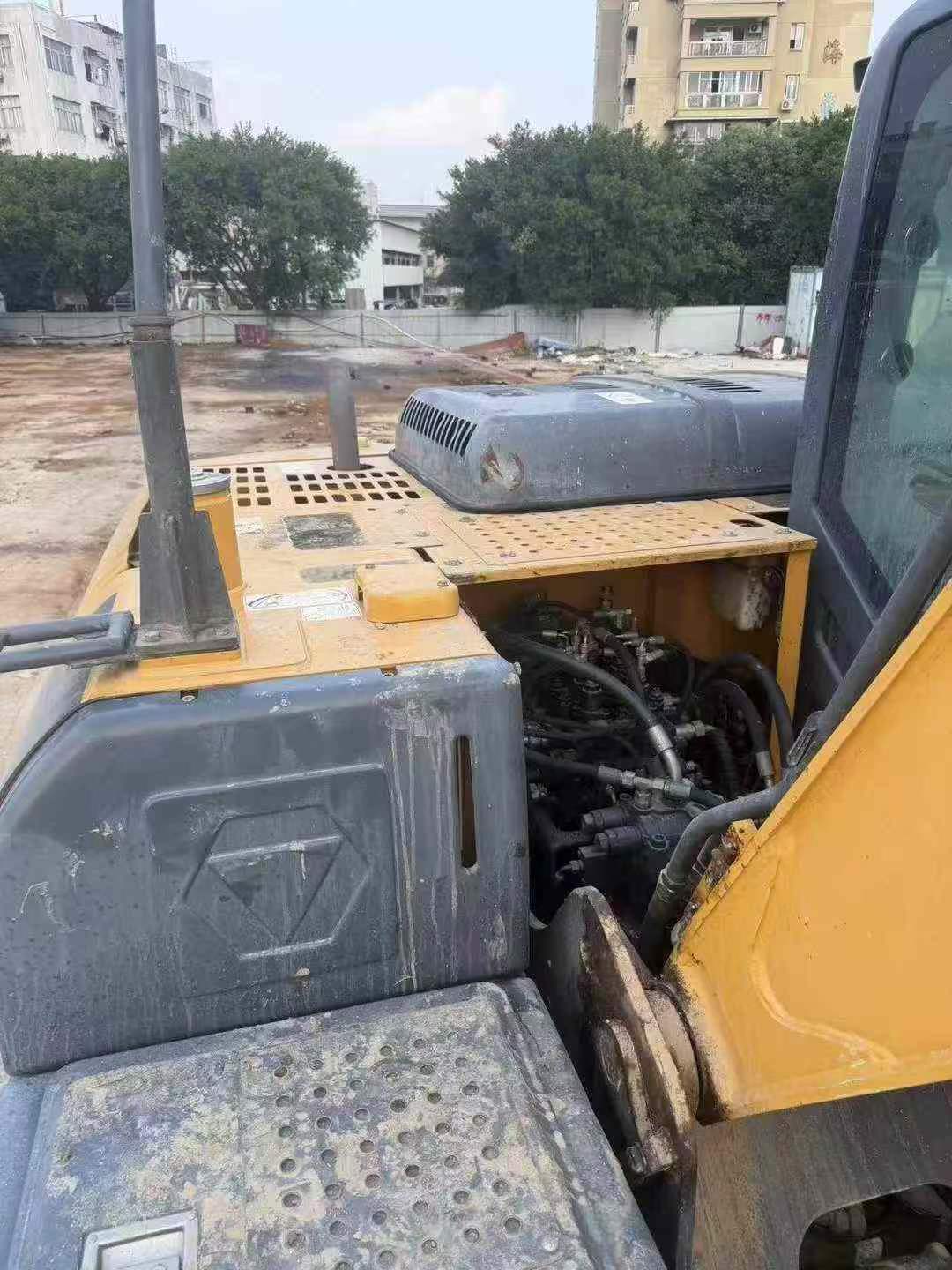 Compre Escavadeira XCMG XE135B Usada / 4