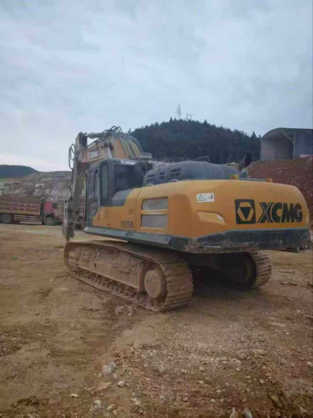 Compre Escavadeira XCMG XE370D Usada / 3
