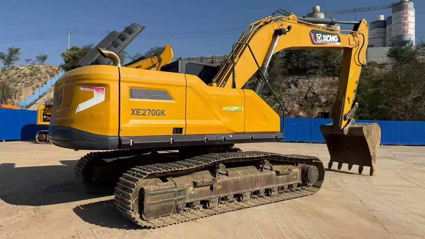 Compre Escavadeira XCMG XE270DK Usada / 3