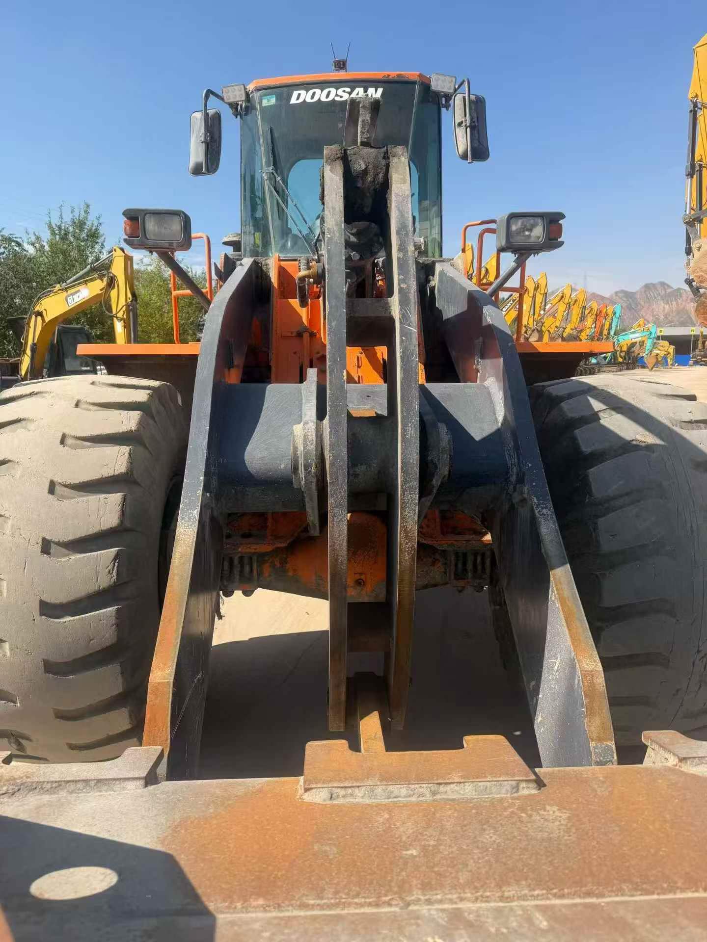 Compre Escavadeira Doosan DL607-9C Usada / 8