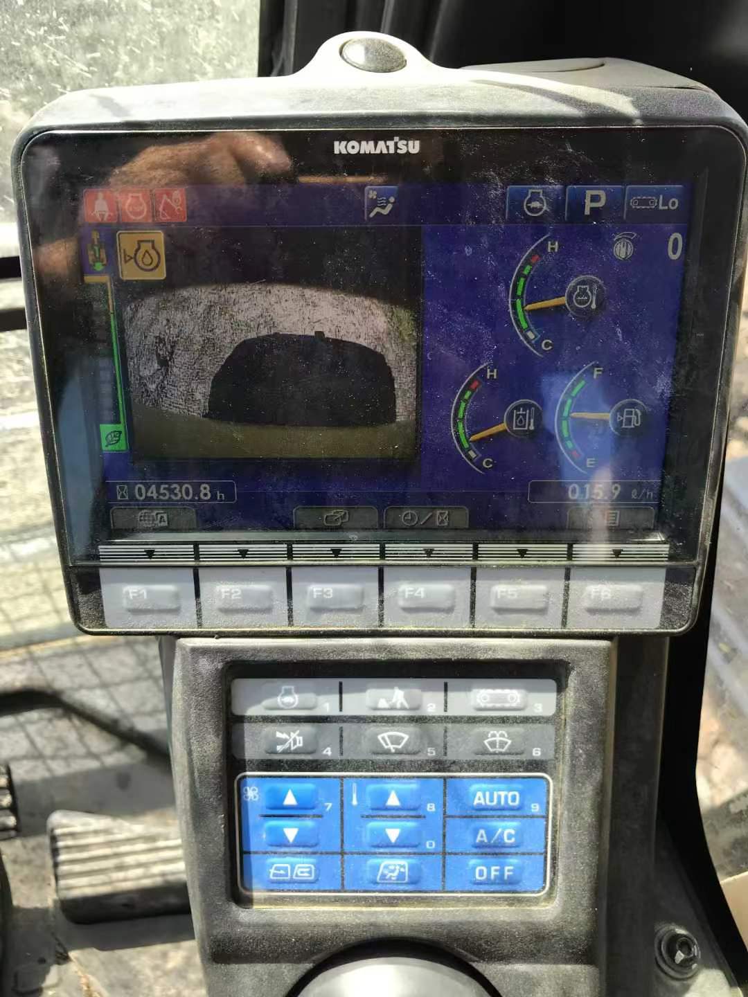 Compre Escavadeira Komatsu WA500-3 Usada / 9