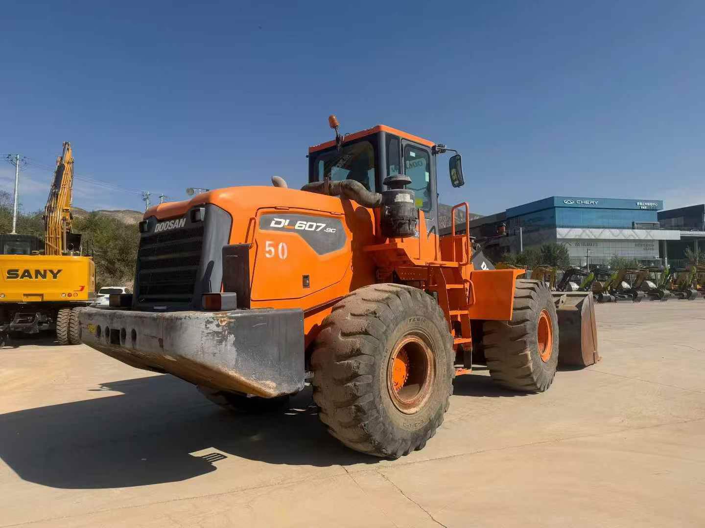Compre Escavadeira Doosan DL607-9C Usada / 3