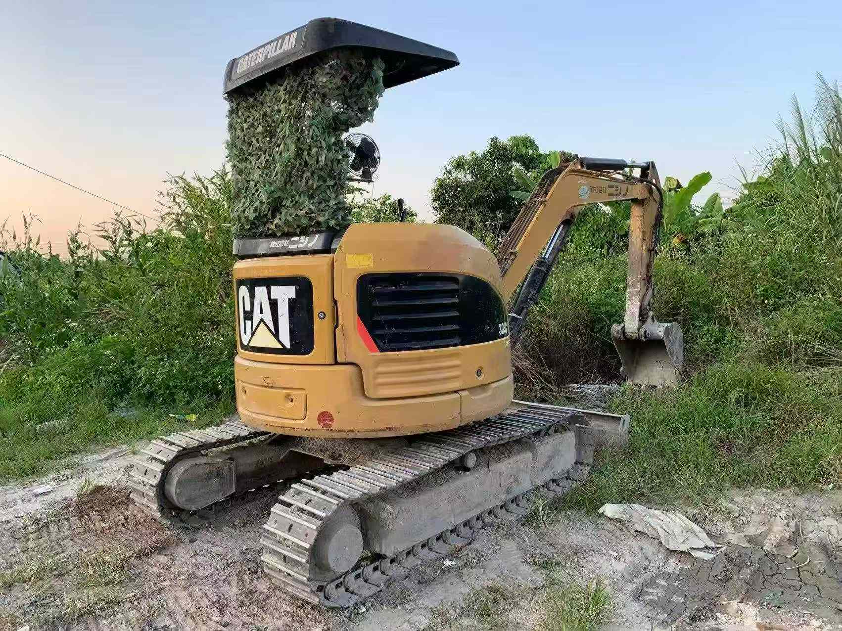 Compre Excavadora Caterpillar 303CCR Usada / 2