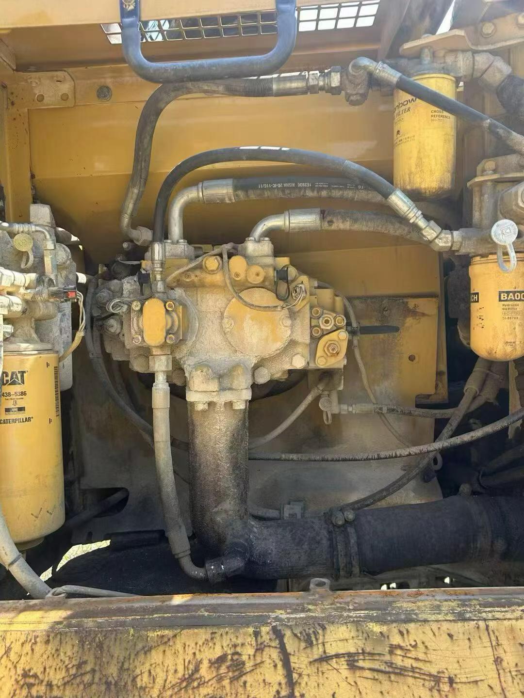 Compre Escavadeira Caterpillar 330B Usada / 7
