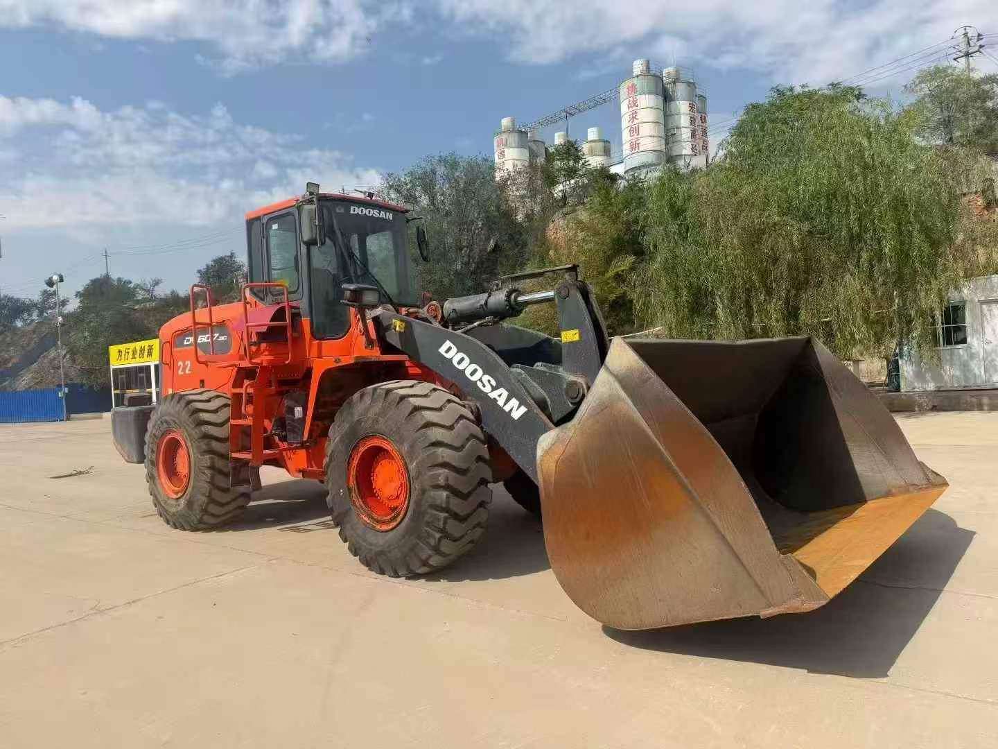 شراء حفارة Doosan DL607-9C مستعملة / 4