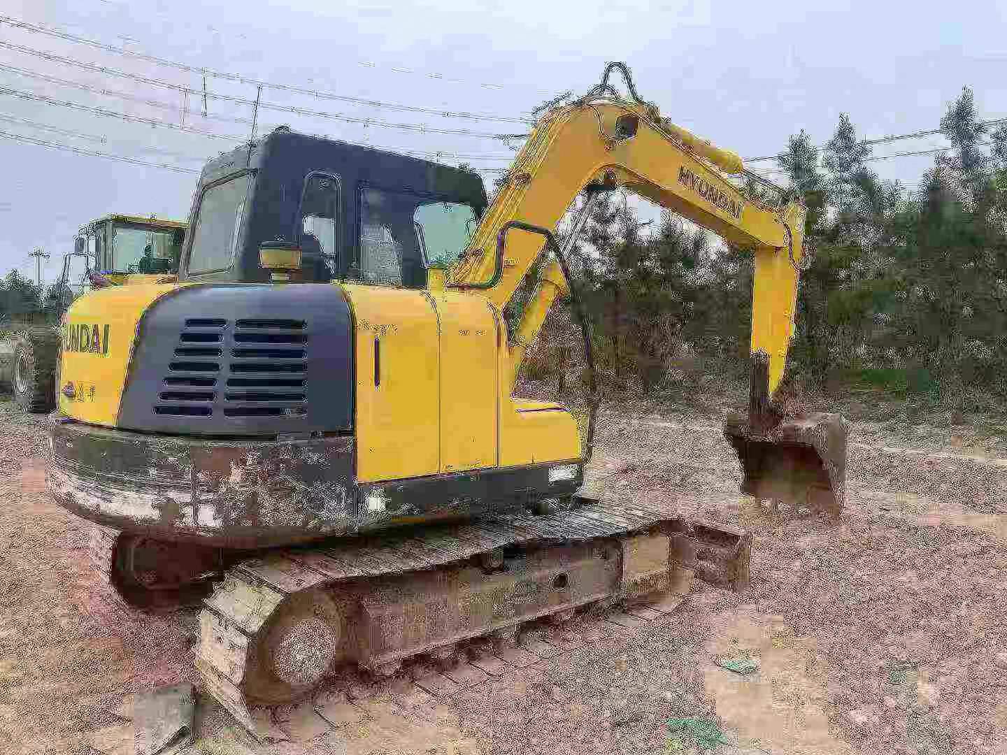 شراء حفارة Hyundai R80G مستعملة / 2