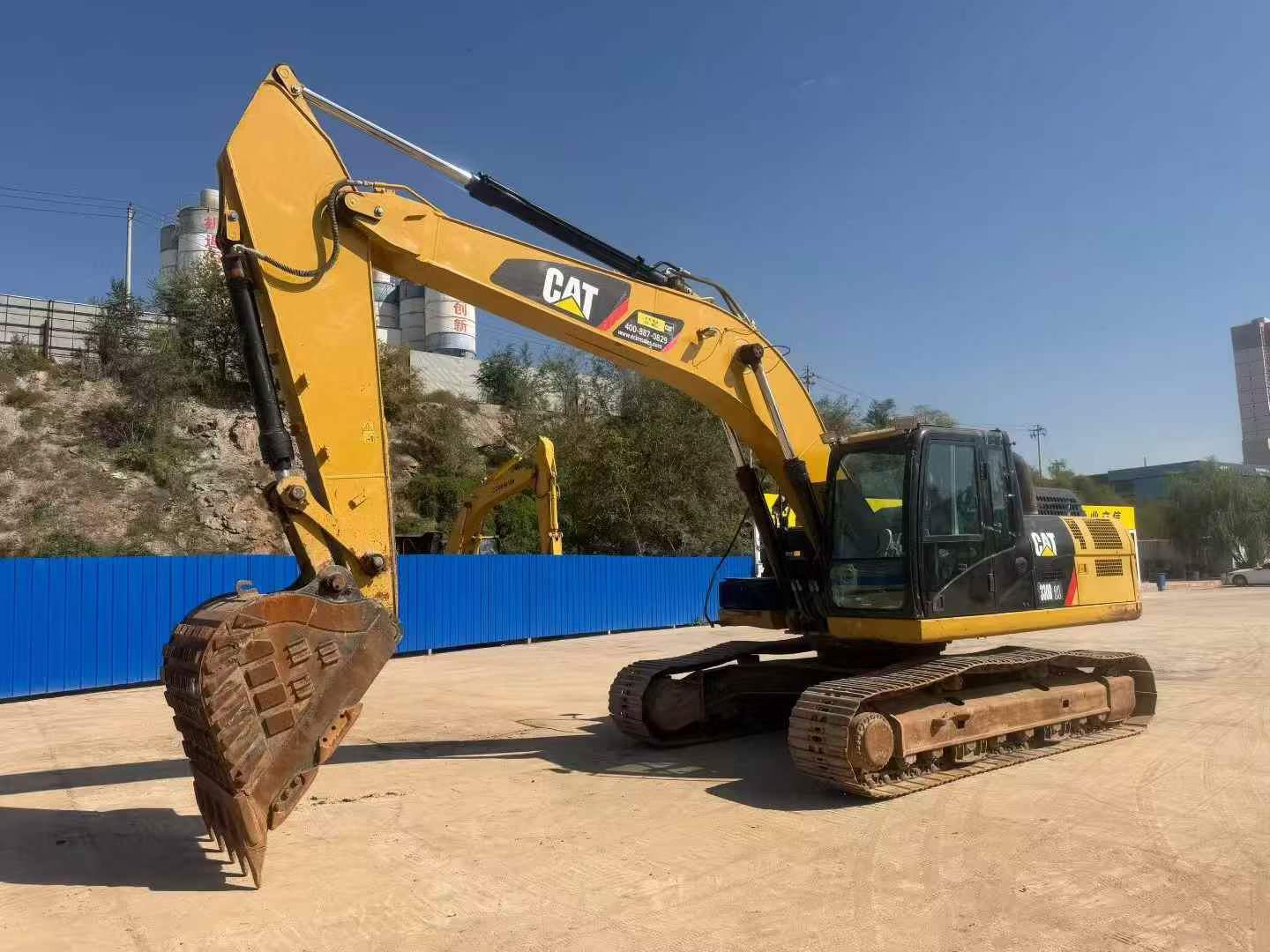 Compre Escavadeira Caterpillar 326DL Usada / 2 Compre Escavadeira Caterpillar 326DL Usada / 2