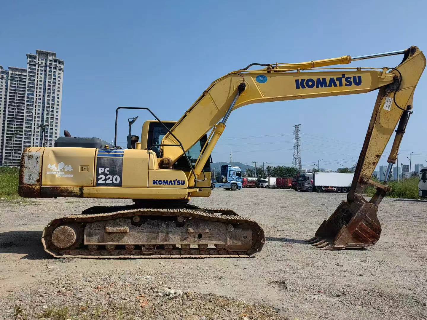 Купить Подержанный Экскаватор Komatsu PC220-8 / 2
