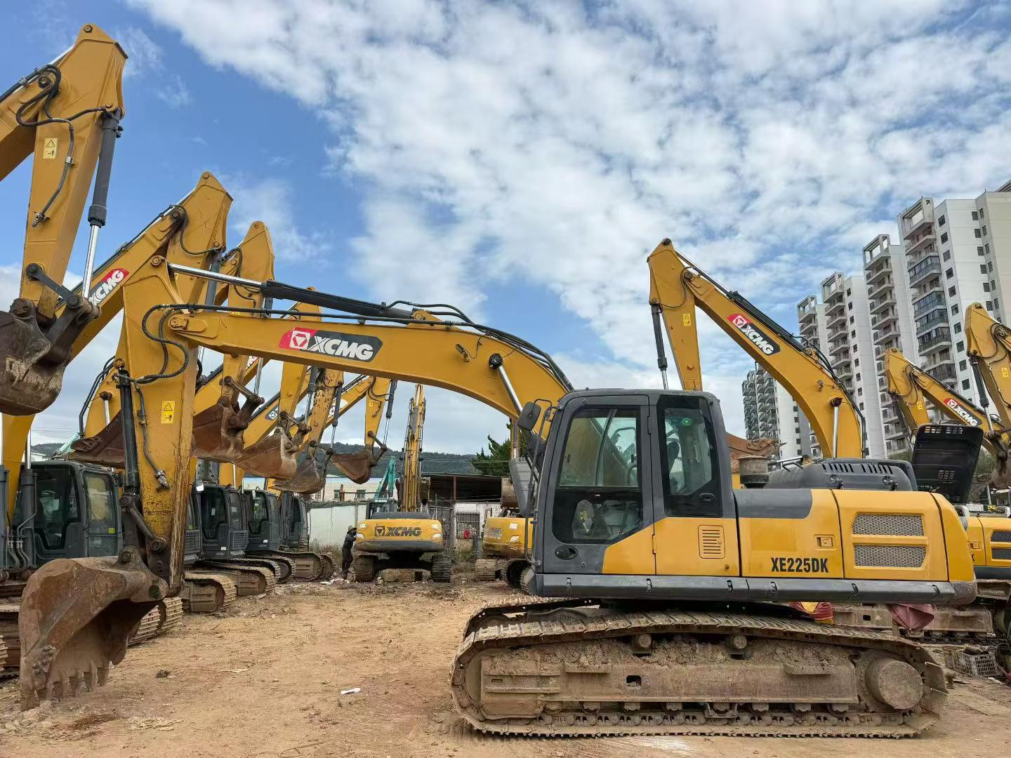 Comprar XCMG XE225DK Usado Escavadeira