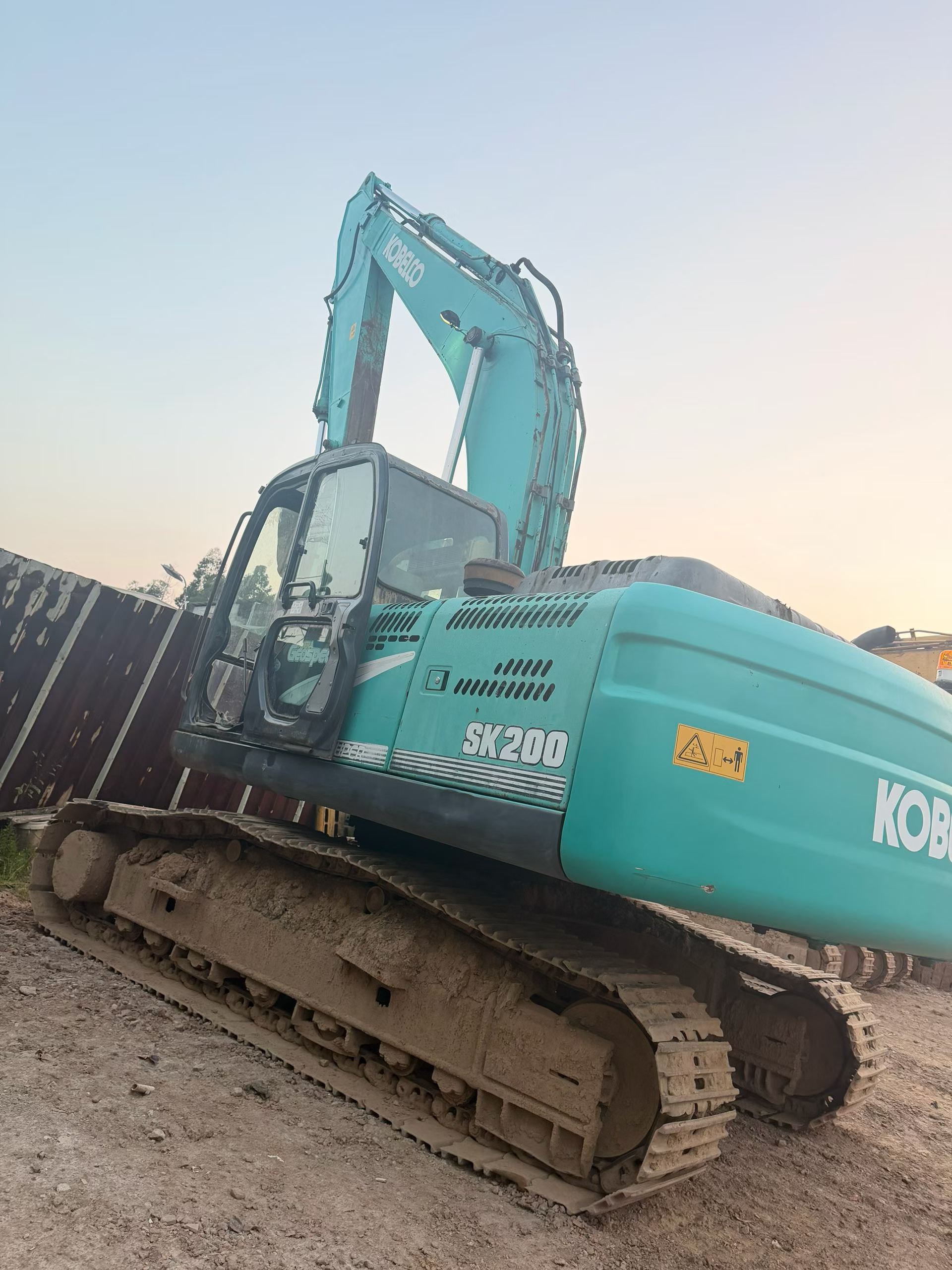 Buy Kobelco SK2008 Used Excavator / 3 Buy Kobelco SK2008 Used Excavator / 3