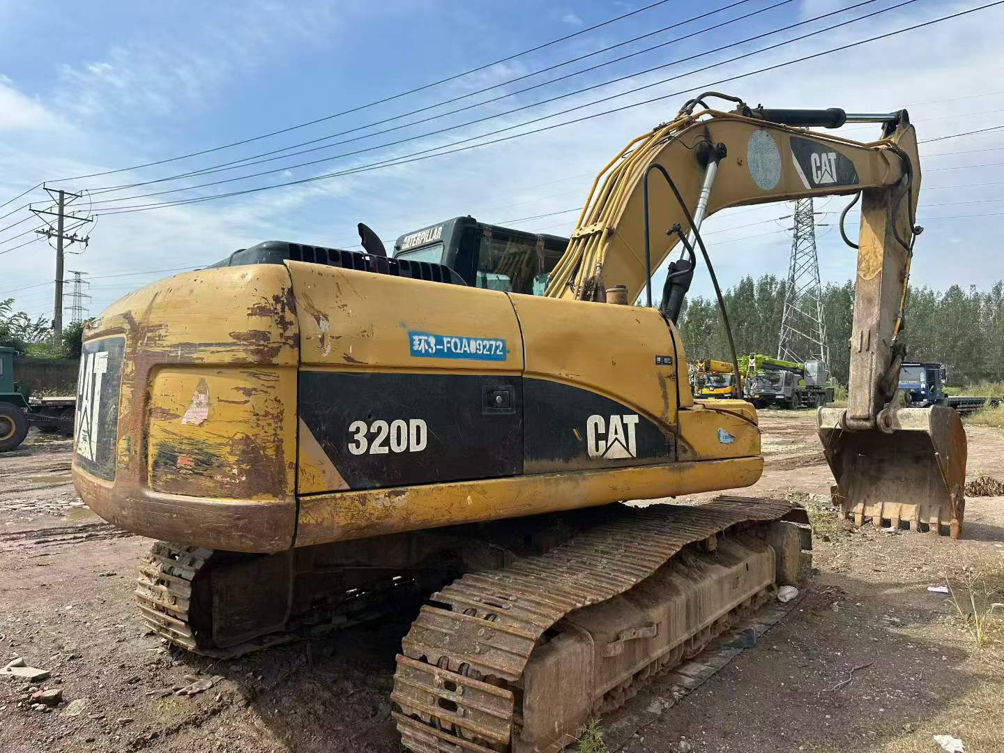 Compre Excavadora Caterpillar 320D Usada / 2