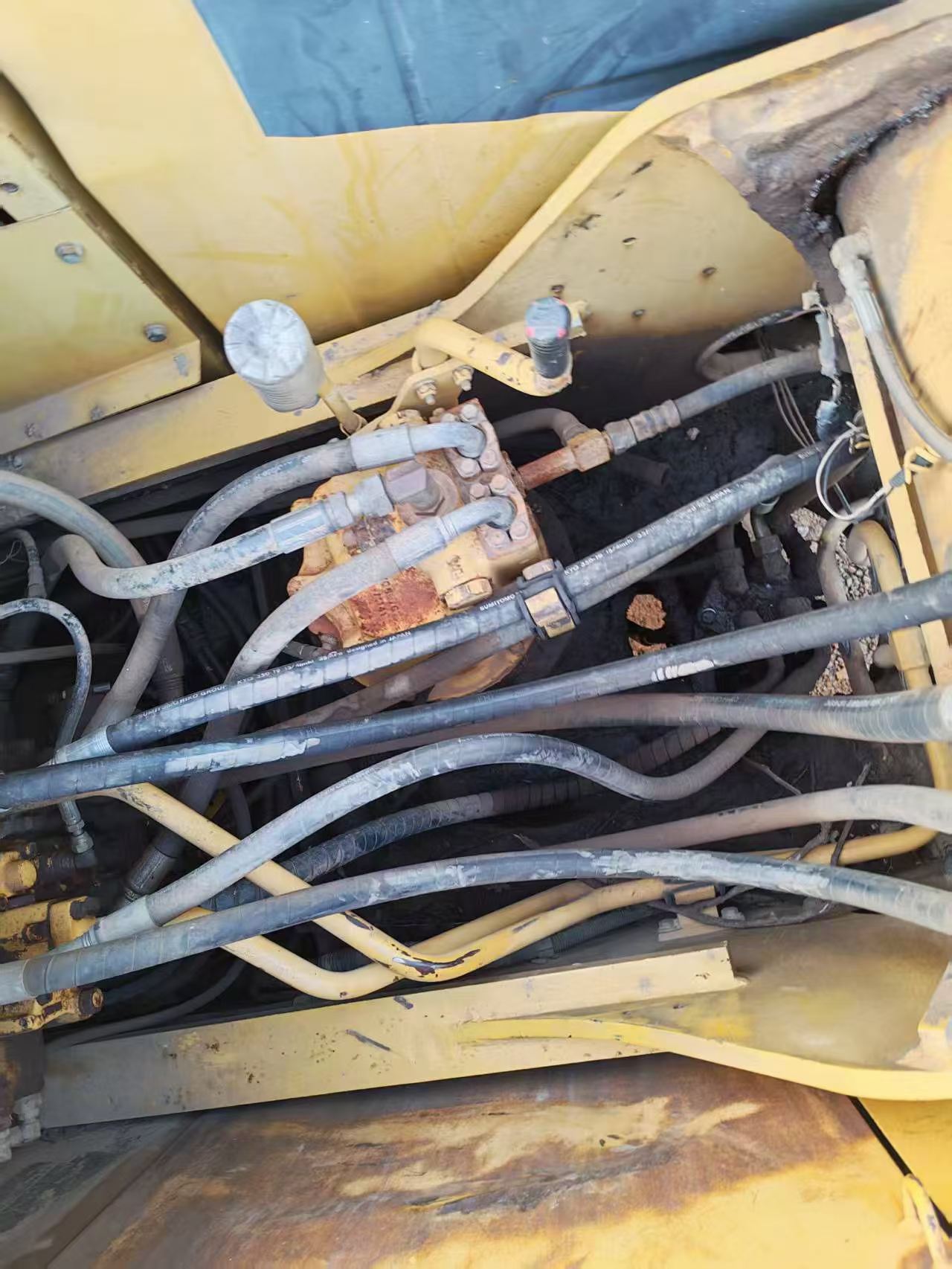 Compre Escavadeira Komatsu PC200 Usada / 4