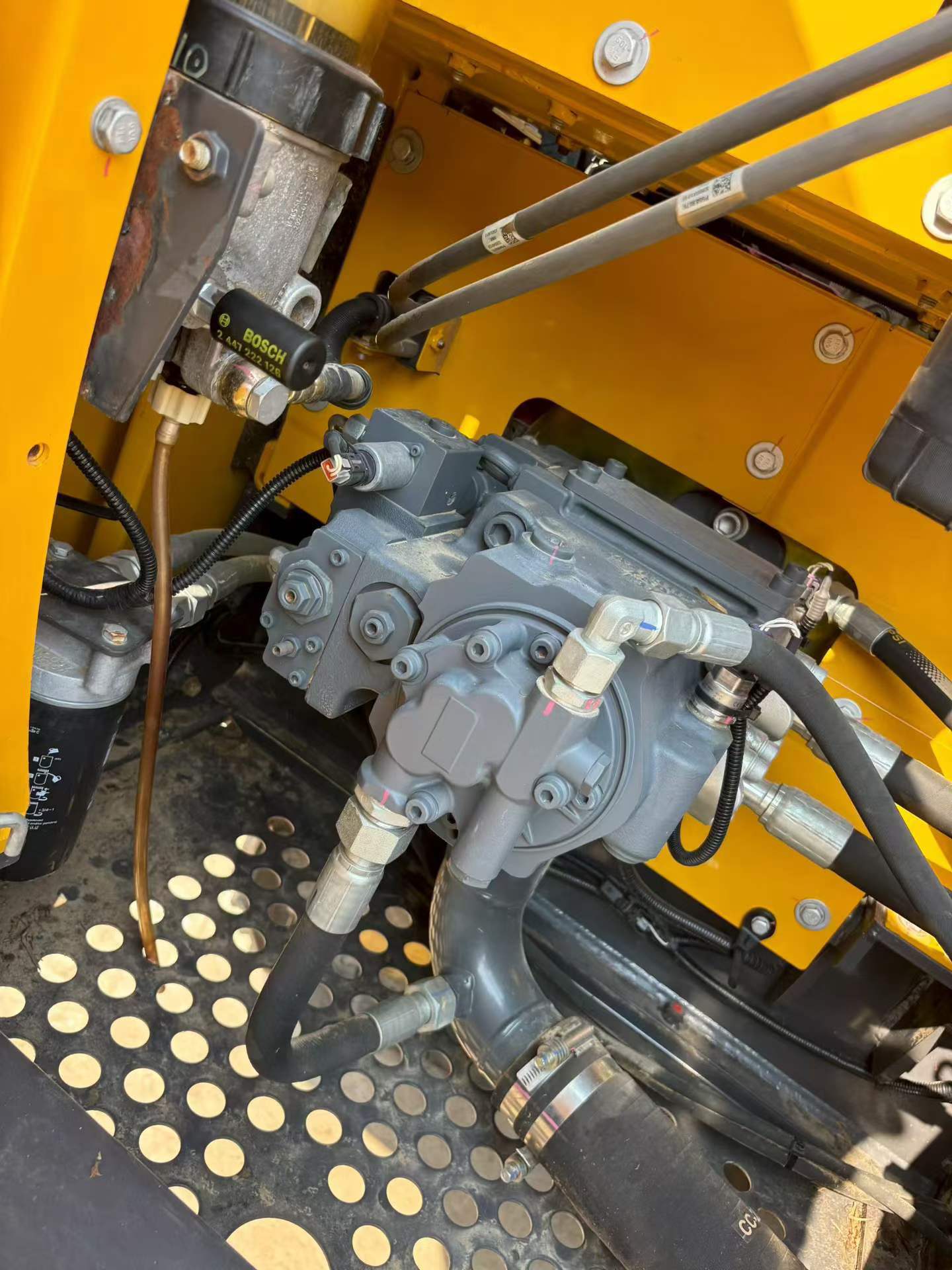 شراء حفارة XCMG XE135GA مستعملة / 7