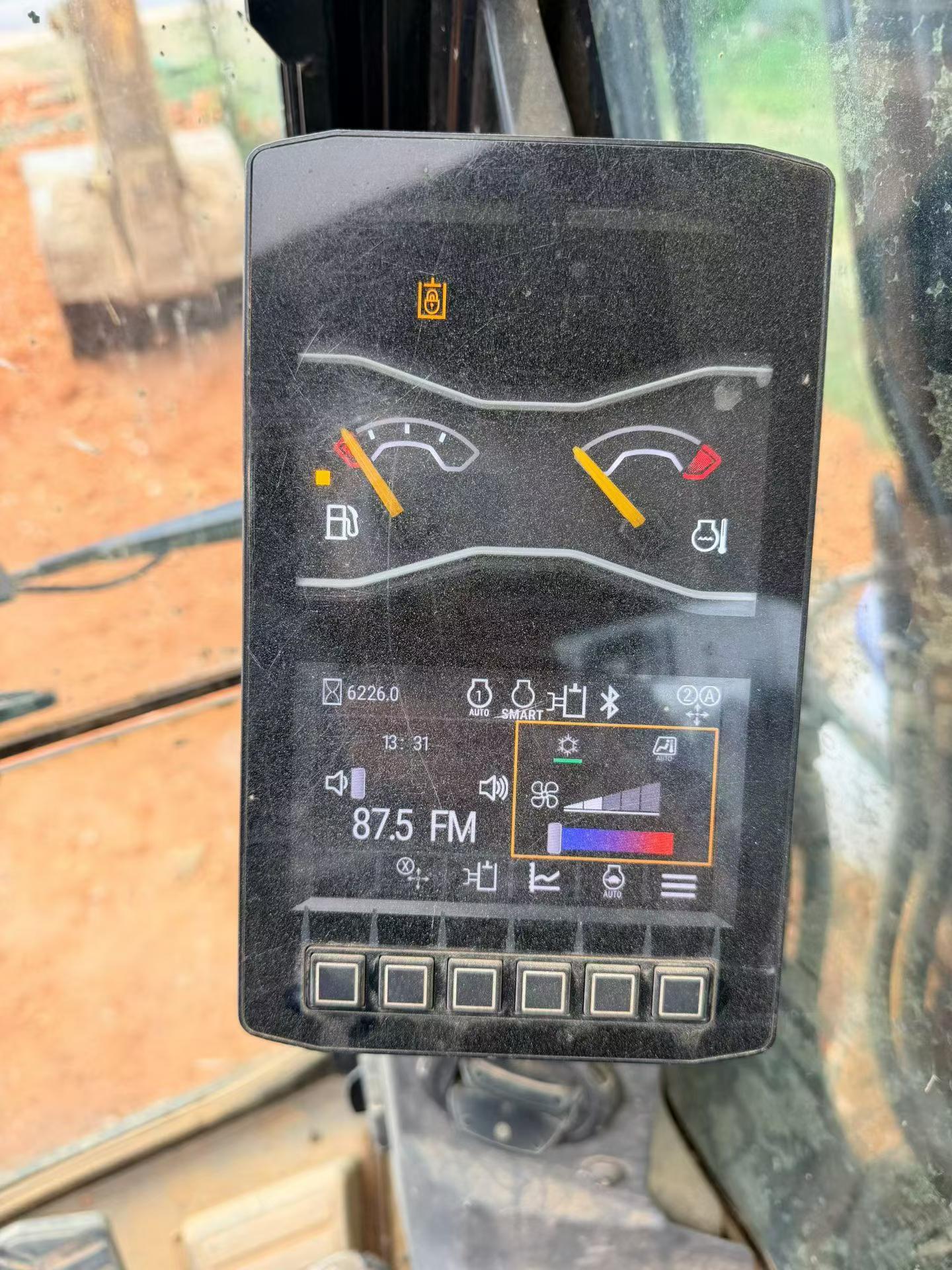 Compre Excavadora Caterpillar CAT310  Usada / 3