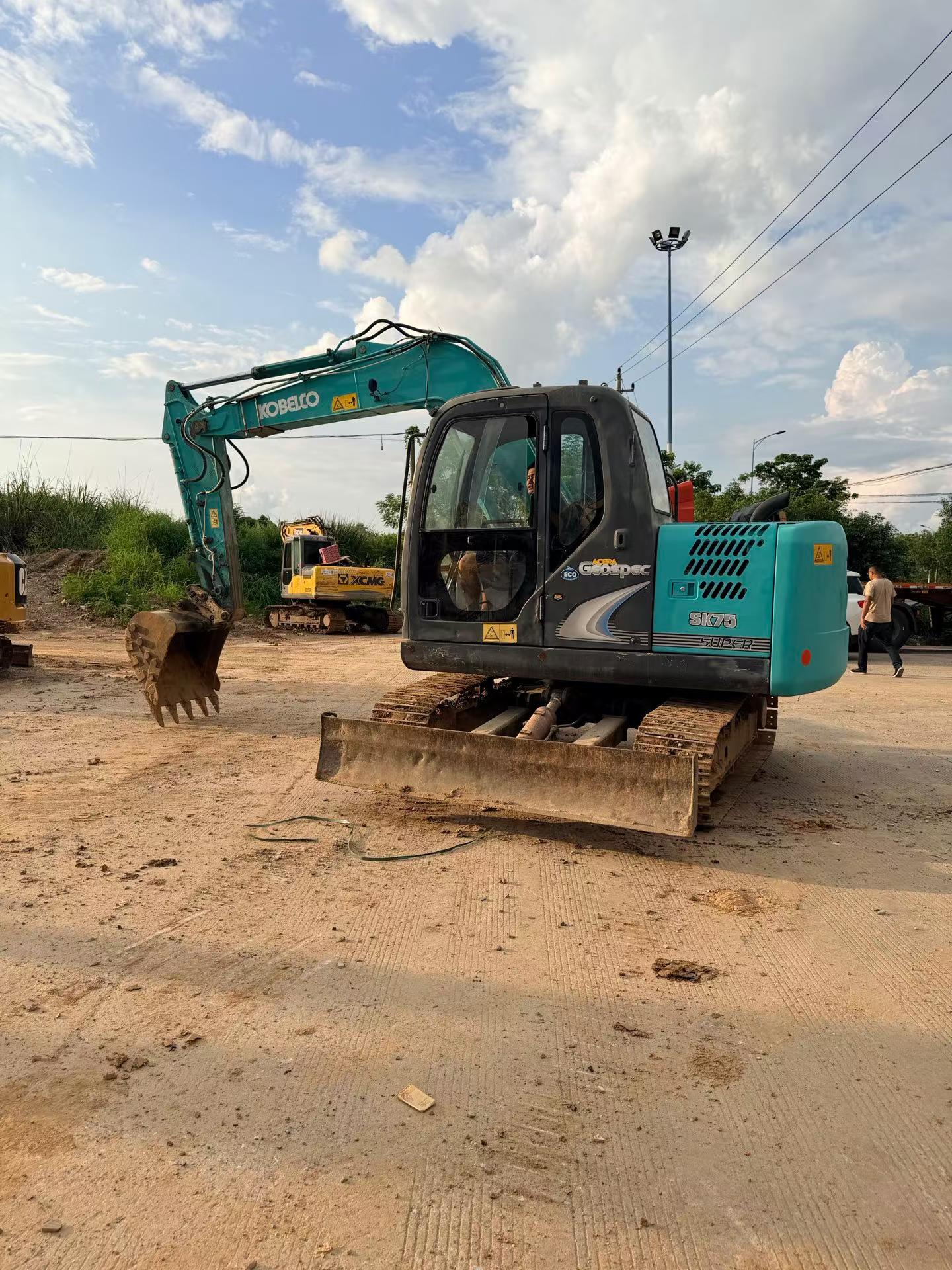 Buy Kobelco SK75-8 Used Excavator / 1