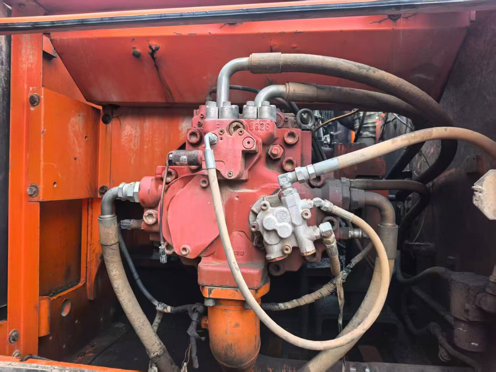 Купить Подержанный Экскаватор Doosan DH370 / 2